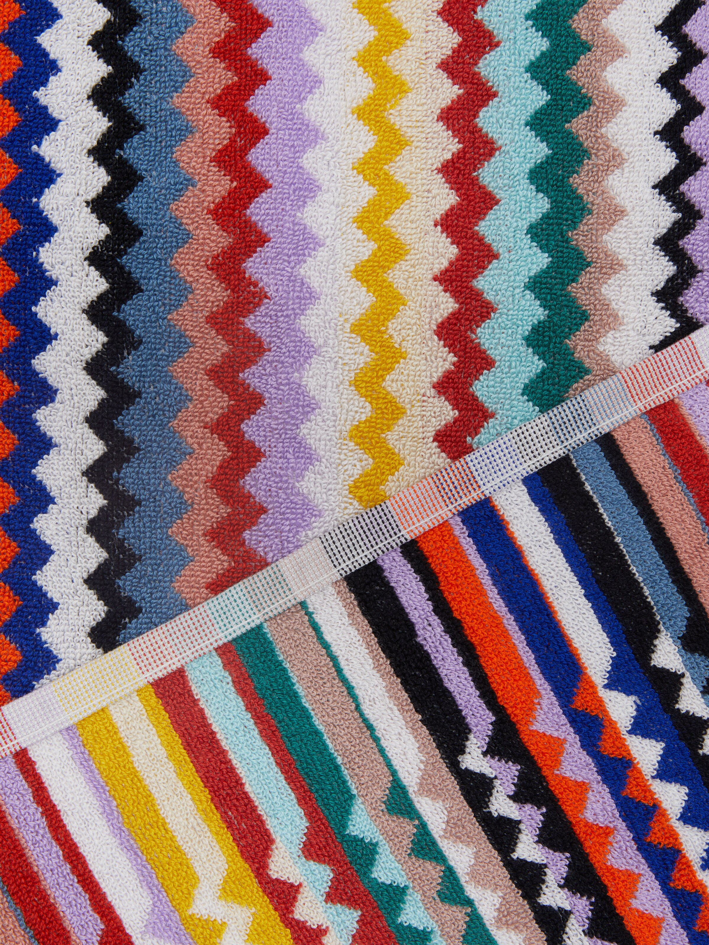 Serviette de plage 150x100 cm Riverbero en coton éponge à zigzag , Multicolore  - 2