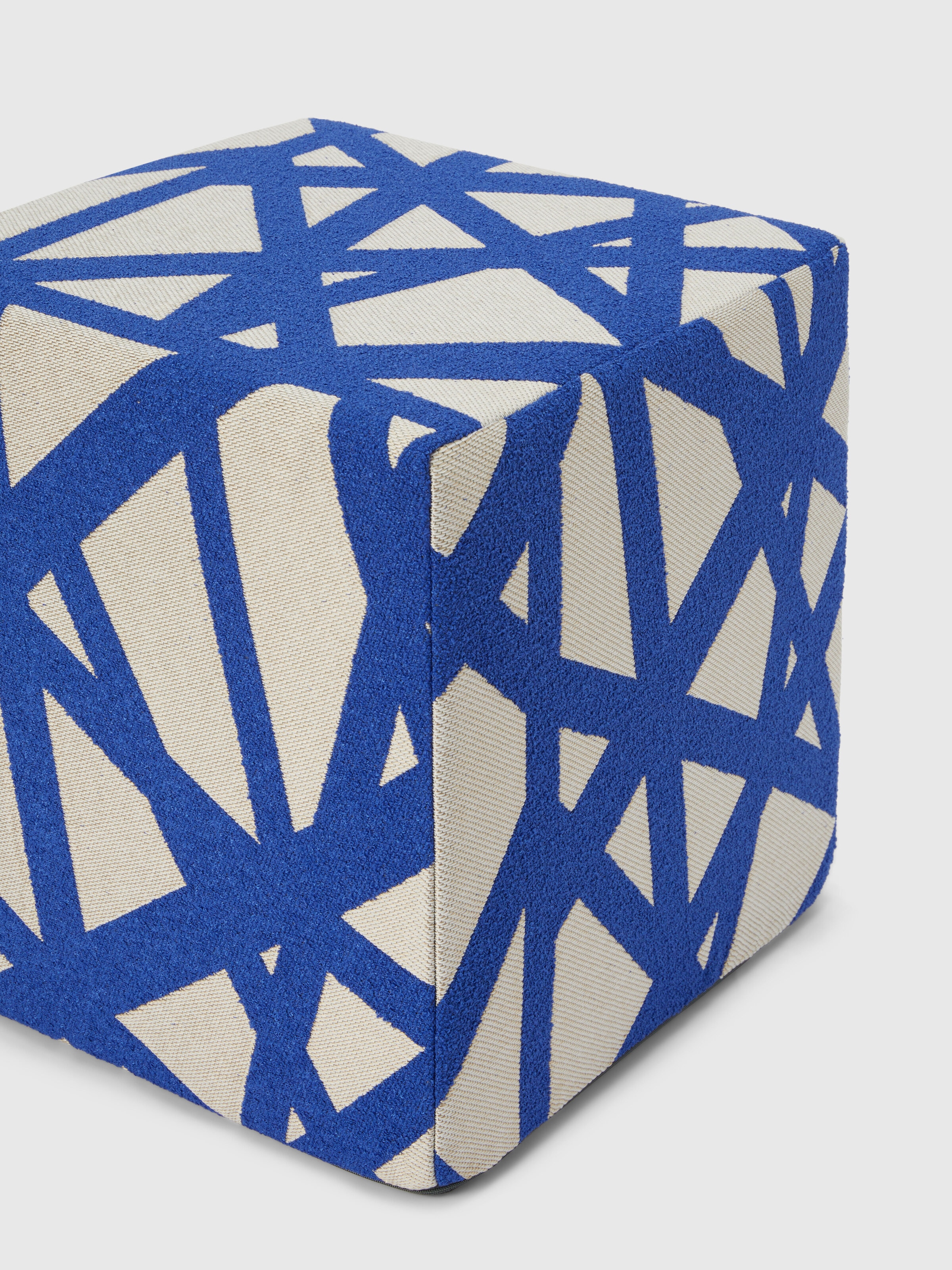 Nastri, würfelförmiger Outdoor-Hocker 40x40x40 cm in Bouclé-Technik, Weiß & Blau - 1