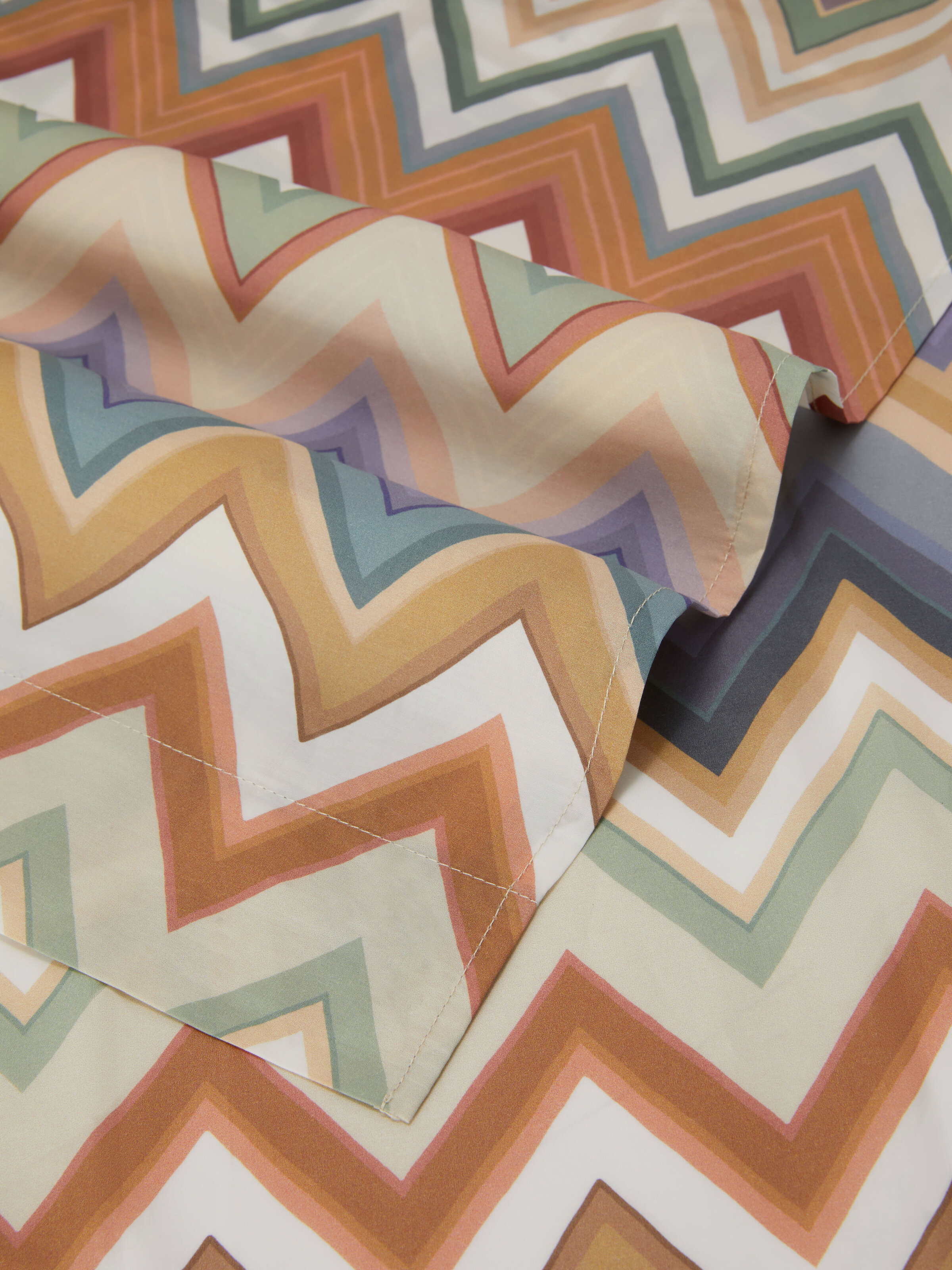 Andres Re-edition Sheet in 100% cotton with zig zag pattern, Black Multicoloured  - 1