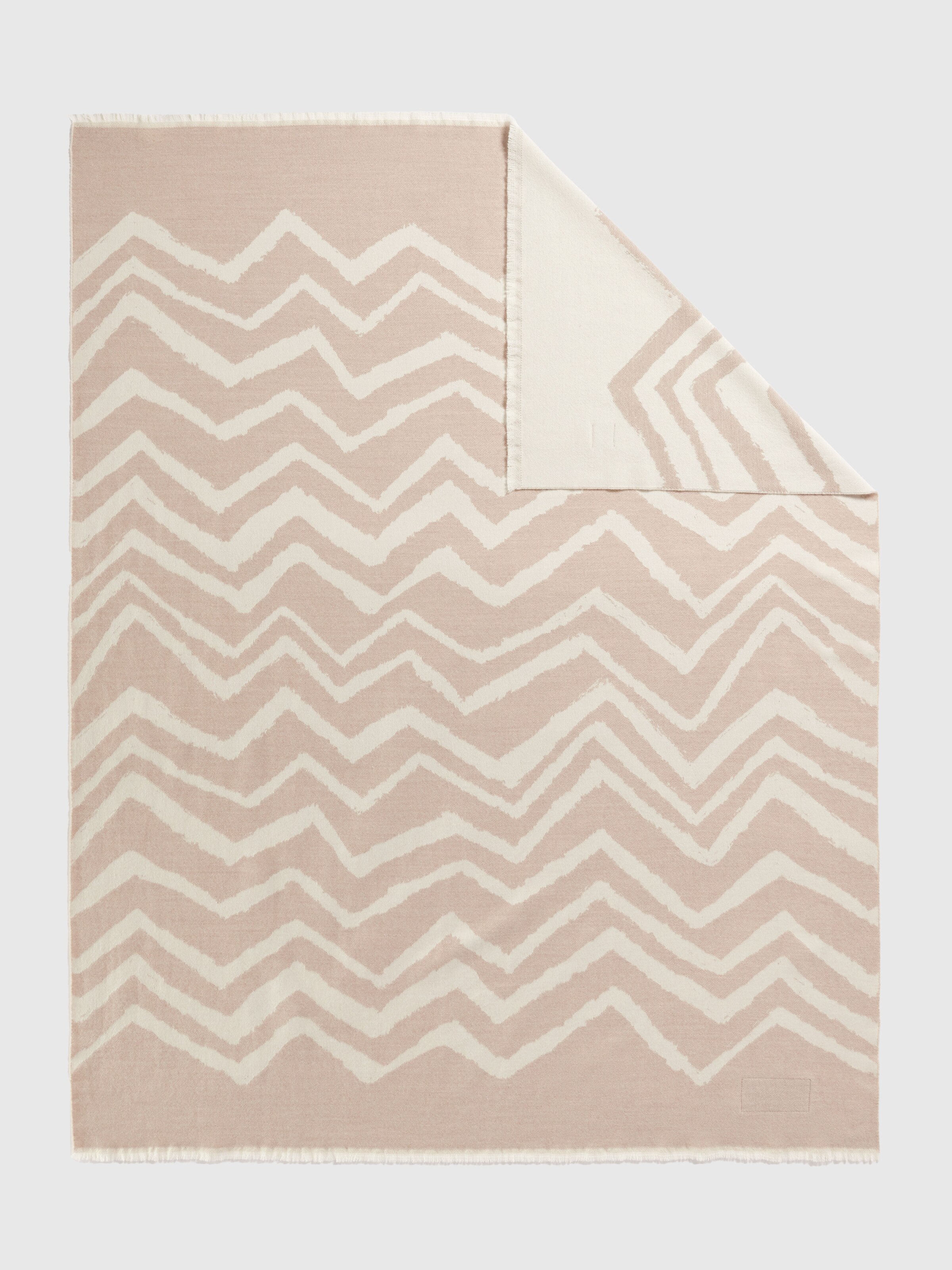 Graffiti Plaid in 100% virgin wool 135x180 cm with chevron pattern, Beige - 2