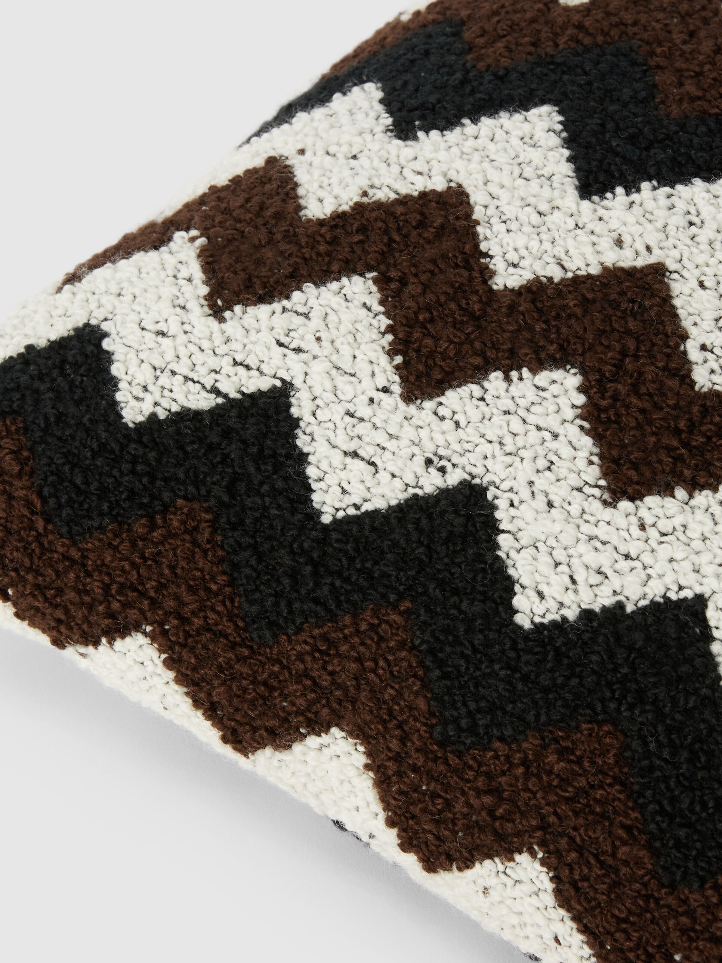 Riccio Indoor Cushion 40x40 cm with chevron pattern, Black & White - 2