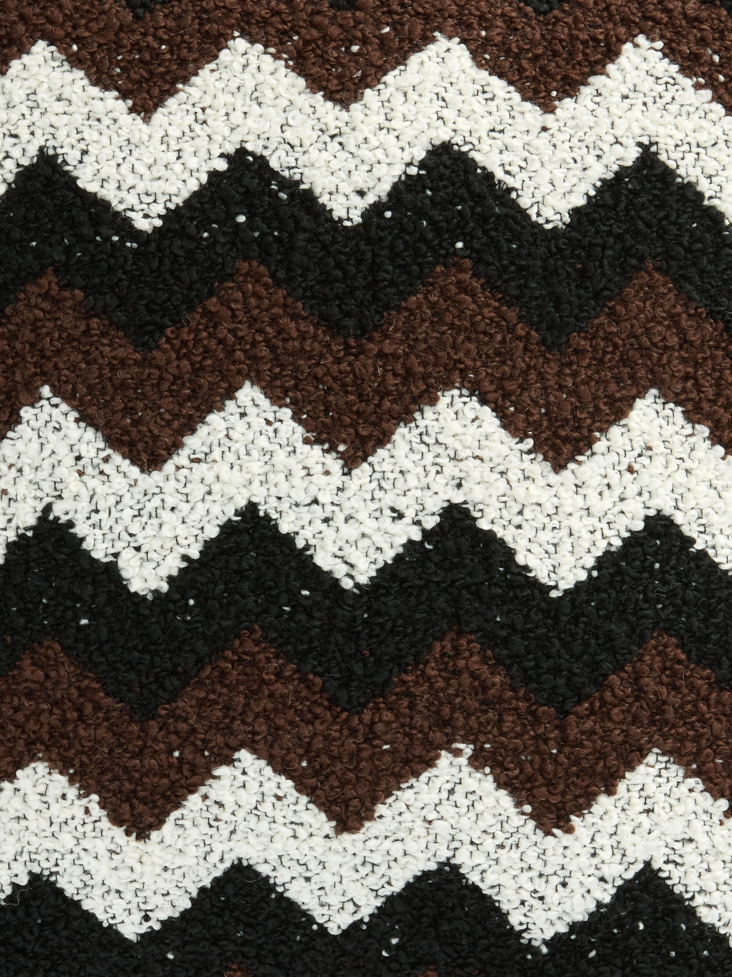 Riccio Indoor Cushion 40x40 cm with chevron pattern, Black & White - 3