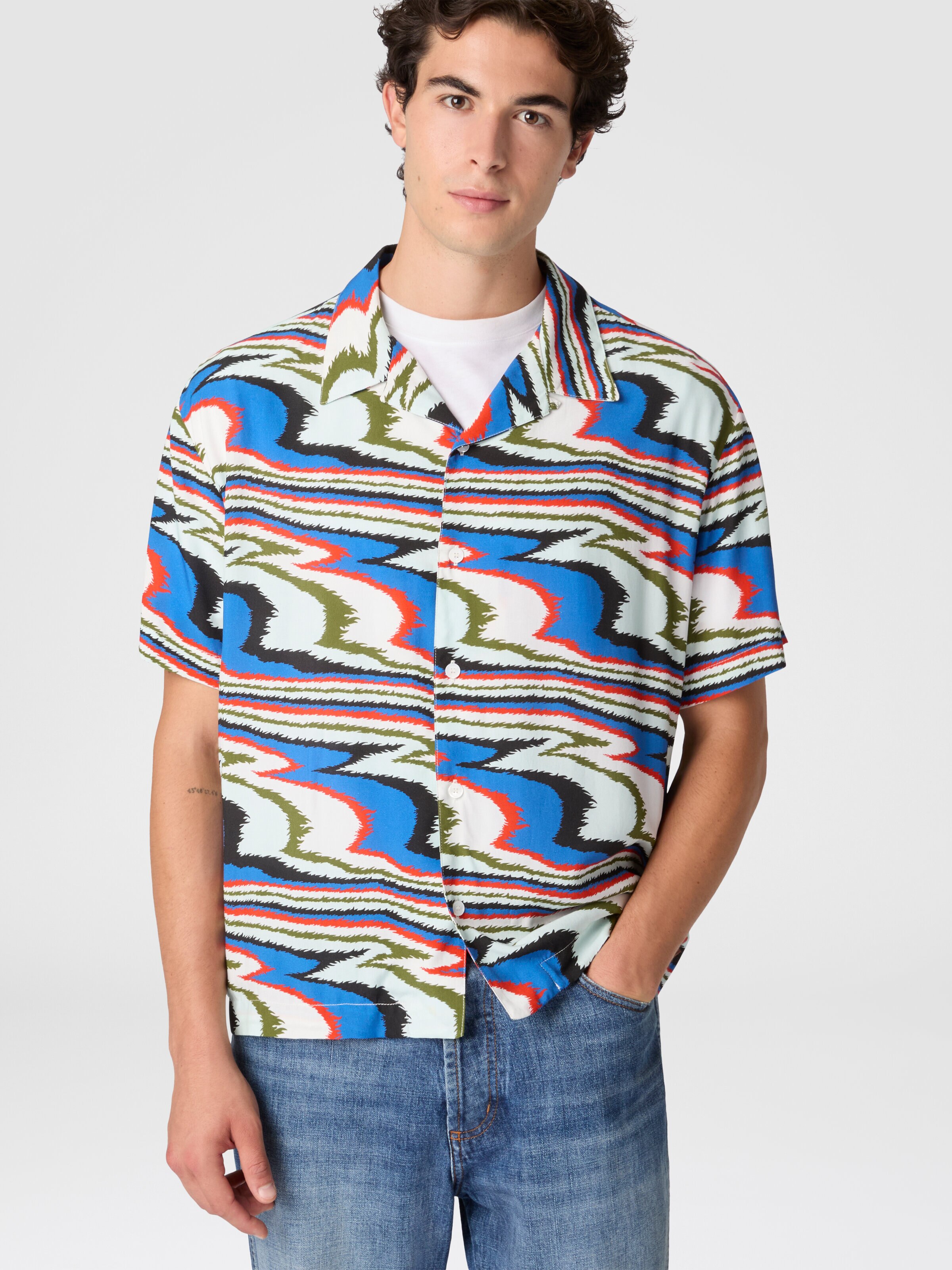 Camisa tipo bowling de viscosa con estampado flameado, Multicolor  - 3