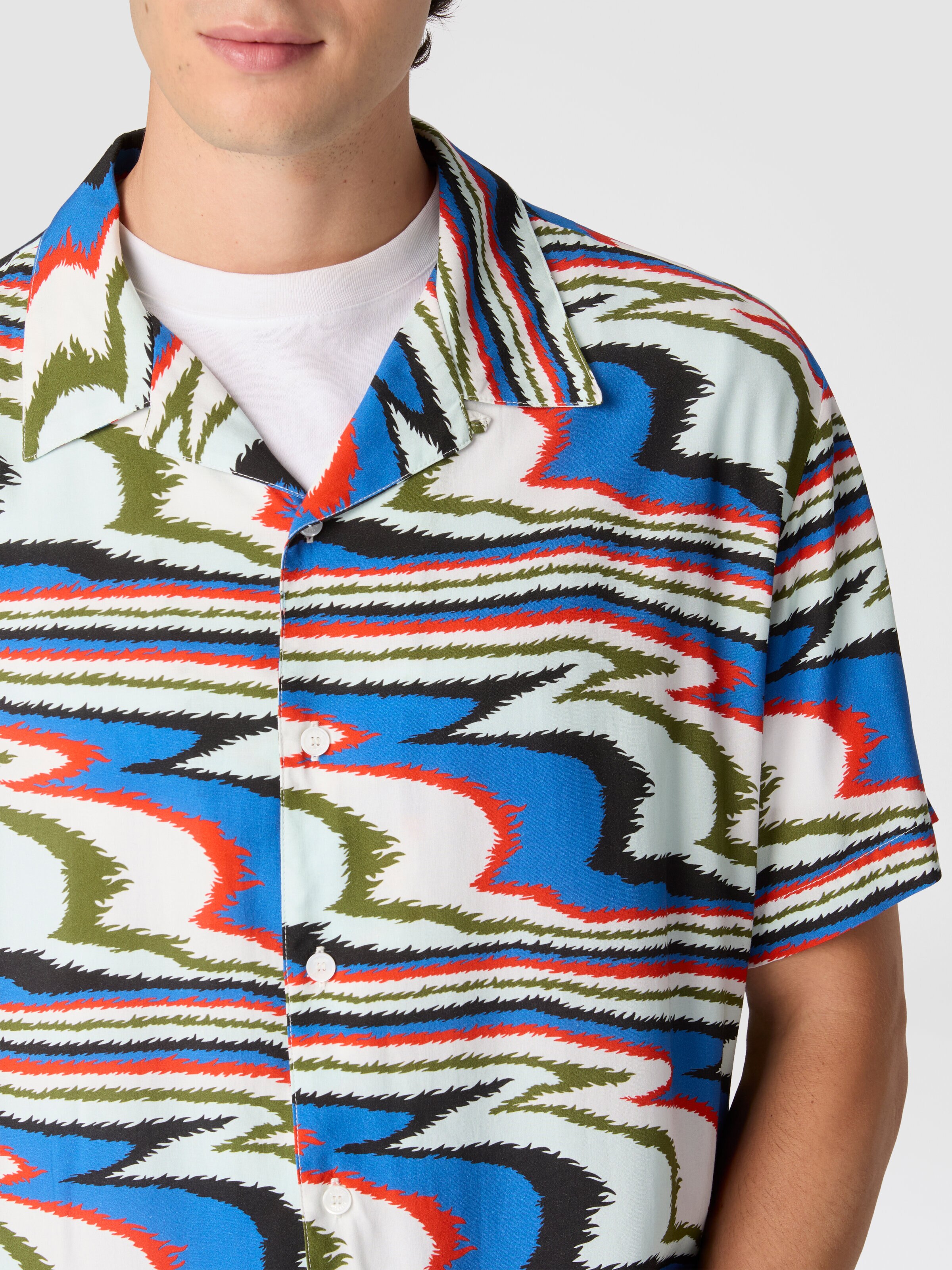 Camisa tipo bowling de viscosa con estampado flameado, Multicolor  - 4