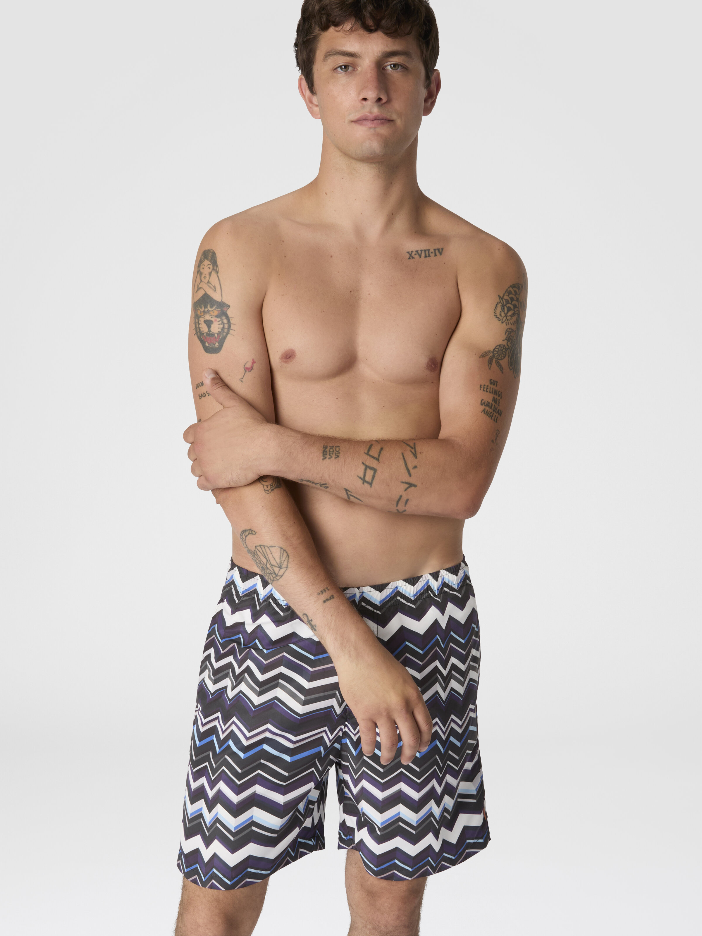Long swim shorts with irregular zigzag print, Blue - 3