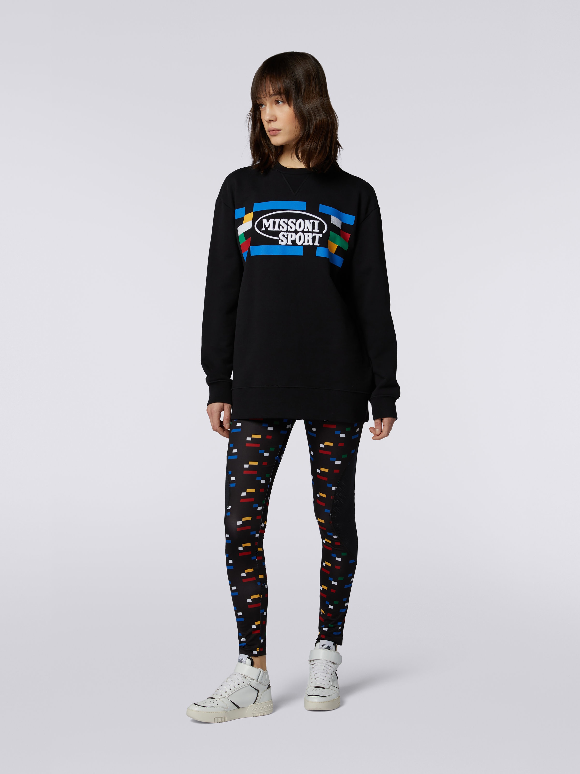 Rundhals-Sweatshirt aus Baumwolle mit aufgedrucktem Legacy-Logo und Logoschriftzug, Schwarz & Mehrfarbig  - 1