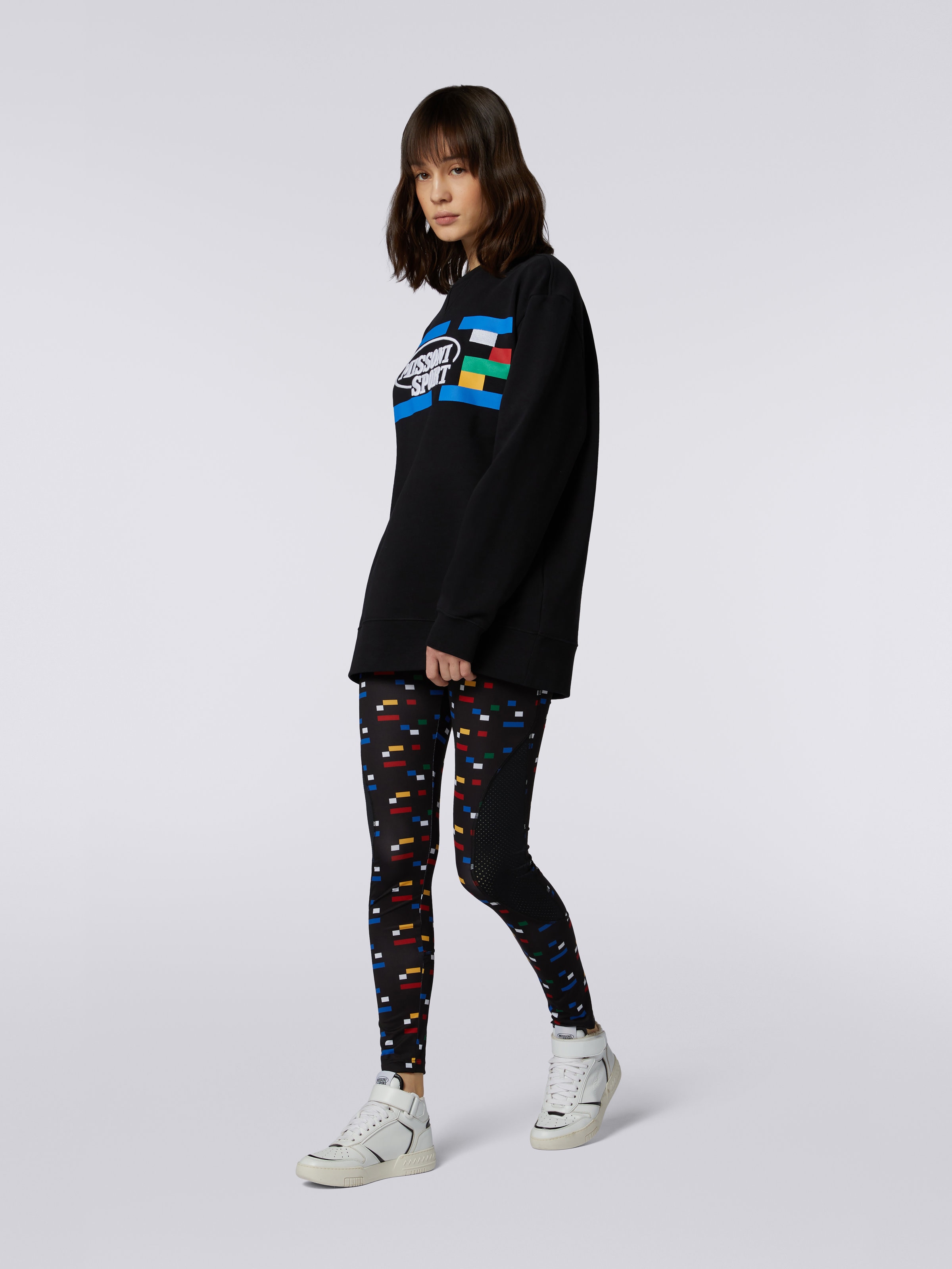 Rundhals-Sweatshirt aus Baumwolle mit aufgedrucktem Legacy-Logo und Logoschriftzug, Schwarz & Mehrfarbig  - 2