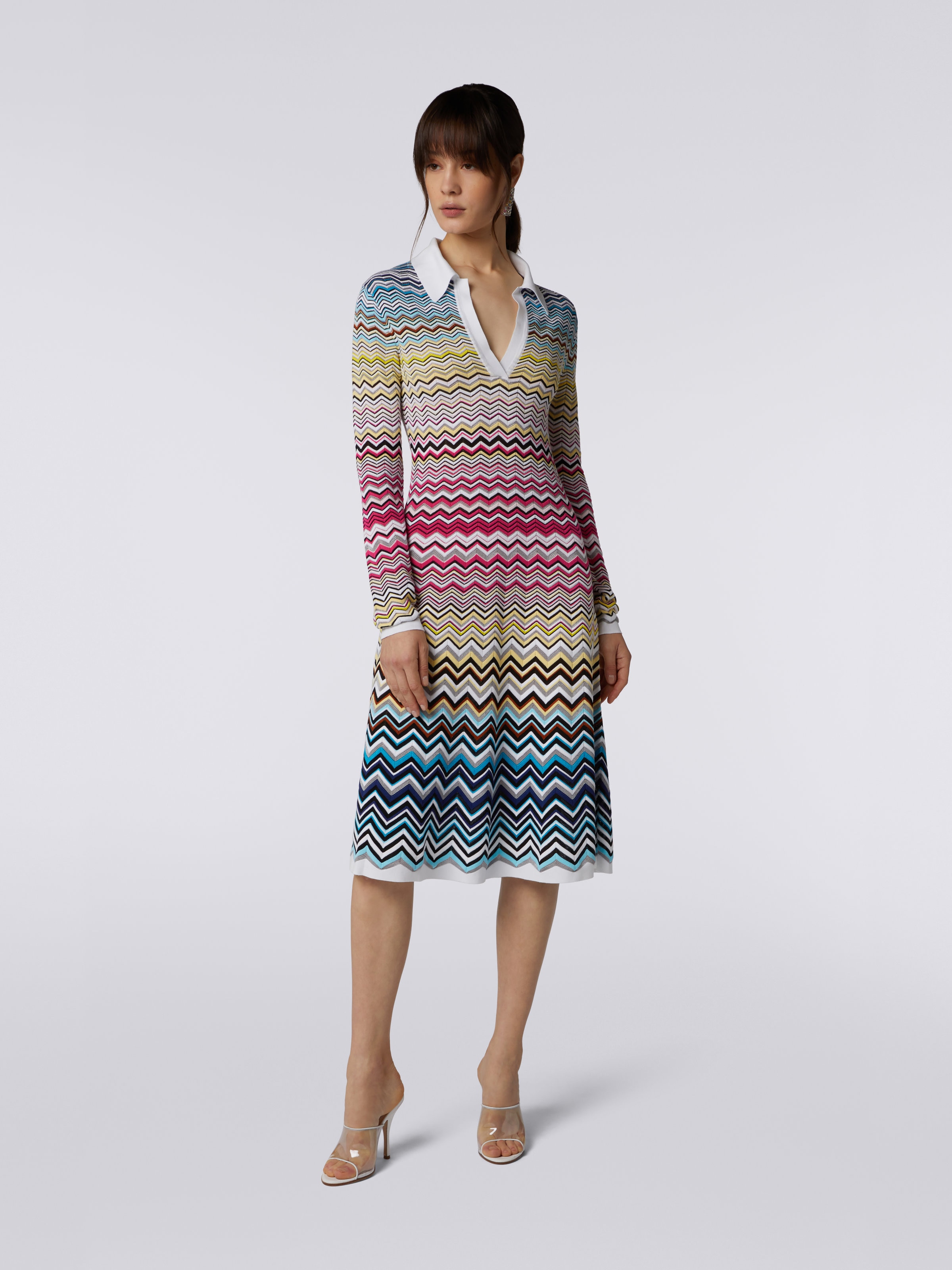 Longuette-Kleid aus Baumwolle und Viskose mit Chevronmuster, Mehrfarbig  - 1