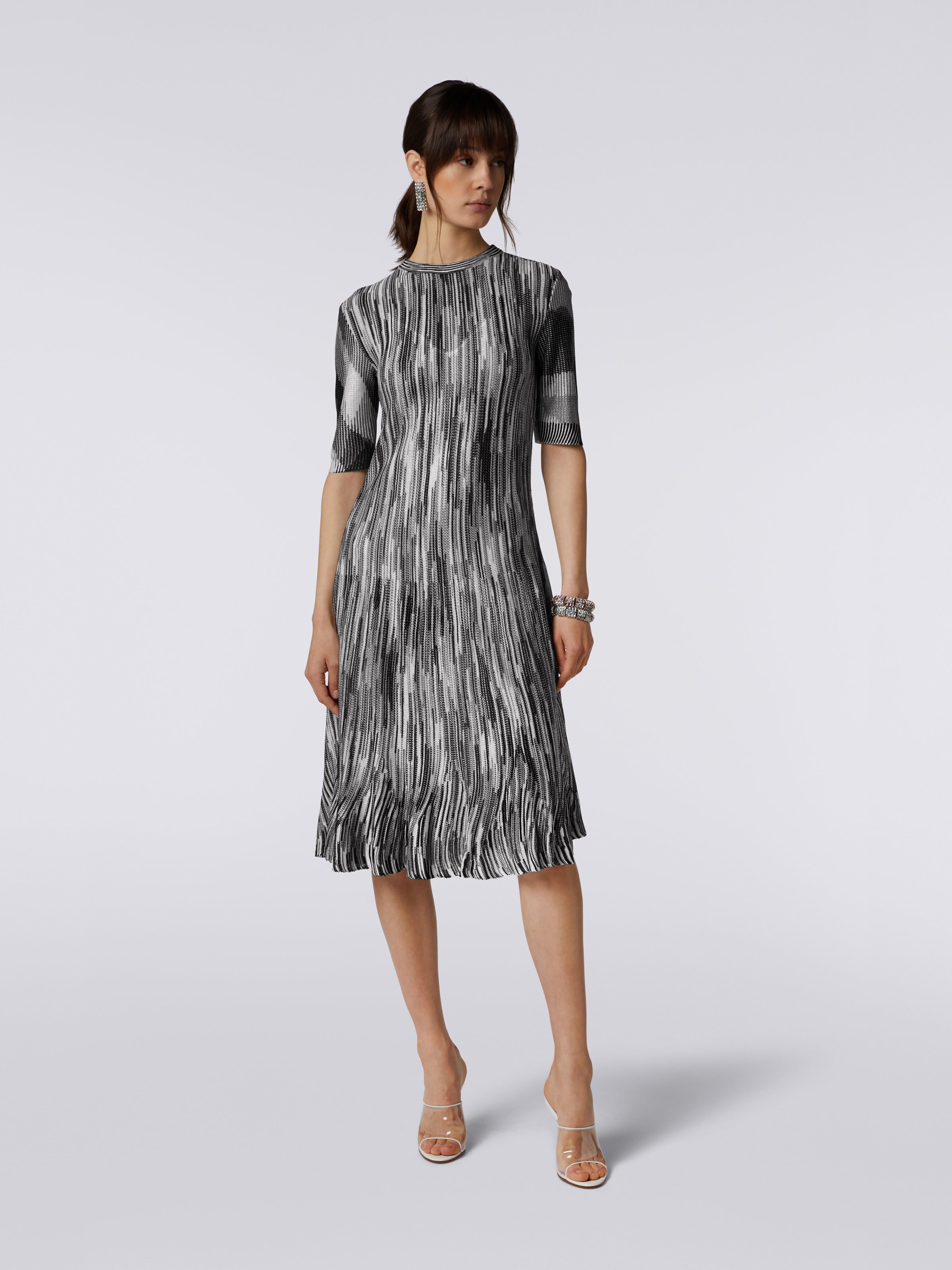 Longuette-Kleid aus Viskosemischgewebe in Flammgarnoptik, Weiß & Schwarz - 1