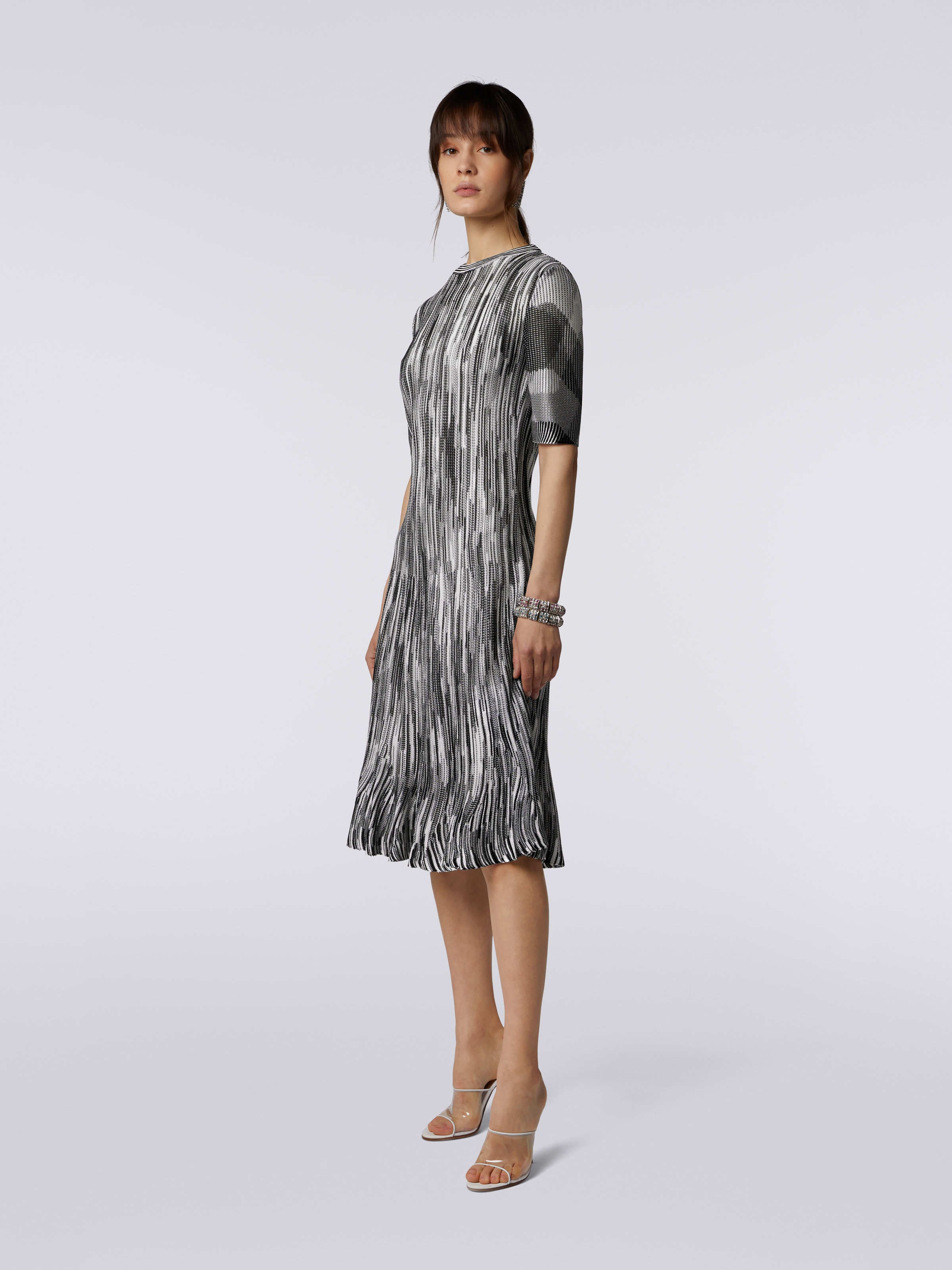 Longuette-Kleid aus Viskosemischgewebe in Flammgarnoptik, Weiß & Schwarz - 2
