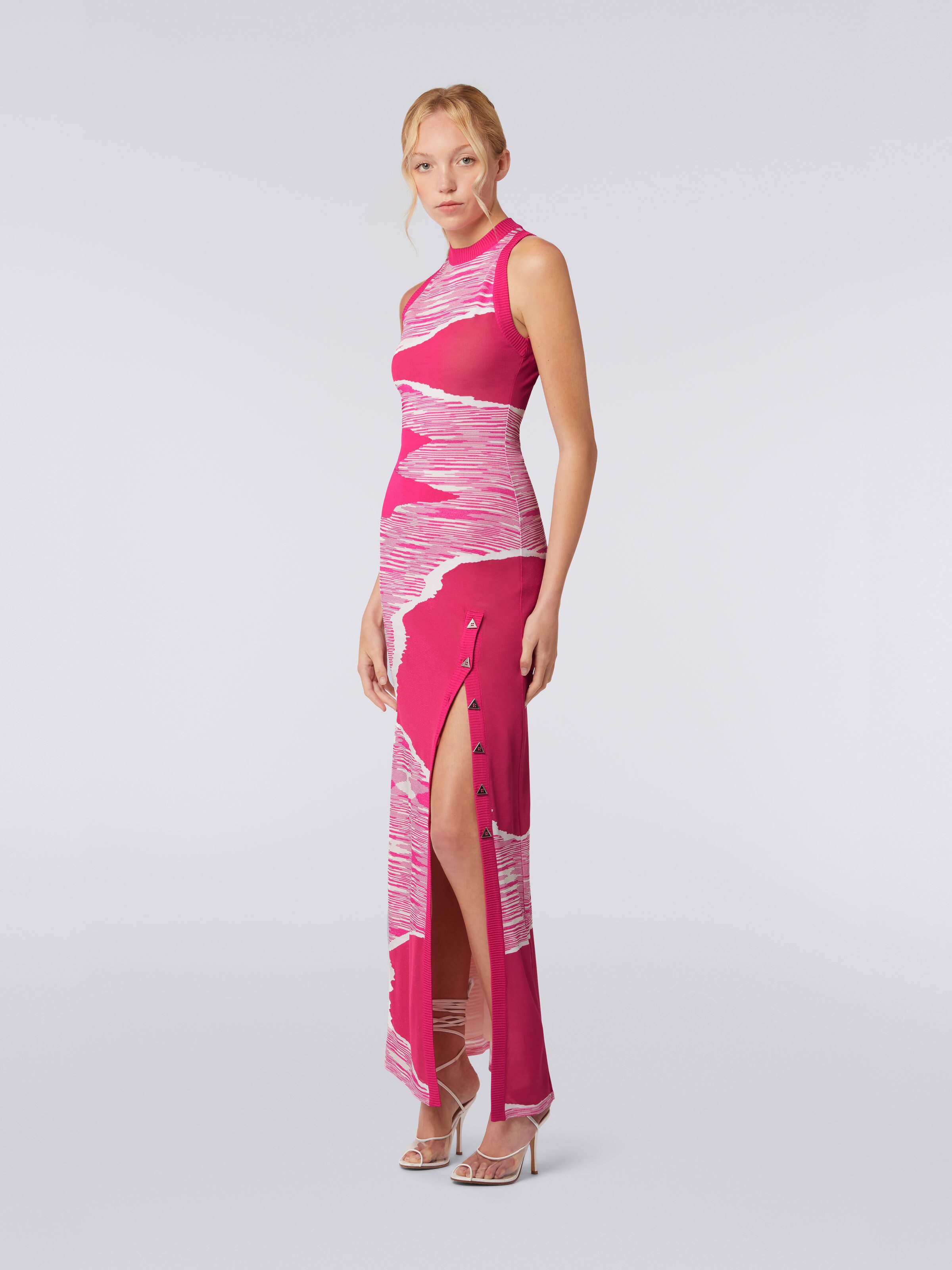 Abito lungo fiammato con intarsio e spacco, Bianco & Fucsia - 2