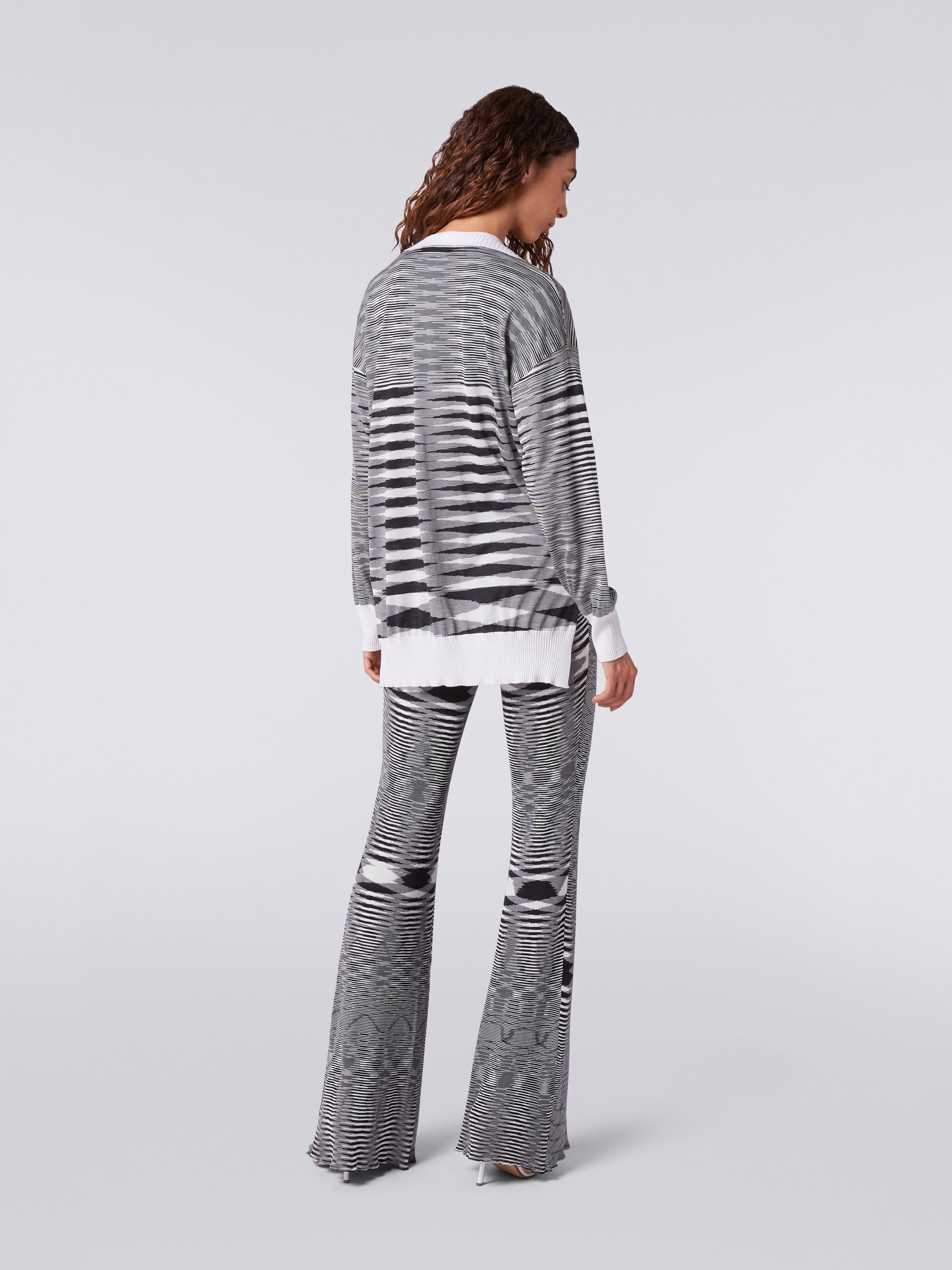 Pullover mit V-Ausschnitt aus Viskosemischgewebe, Weiß & Schwarz - 3