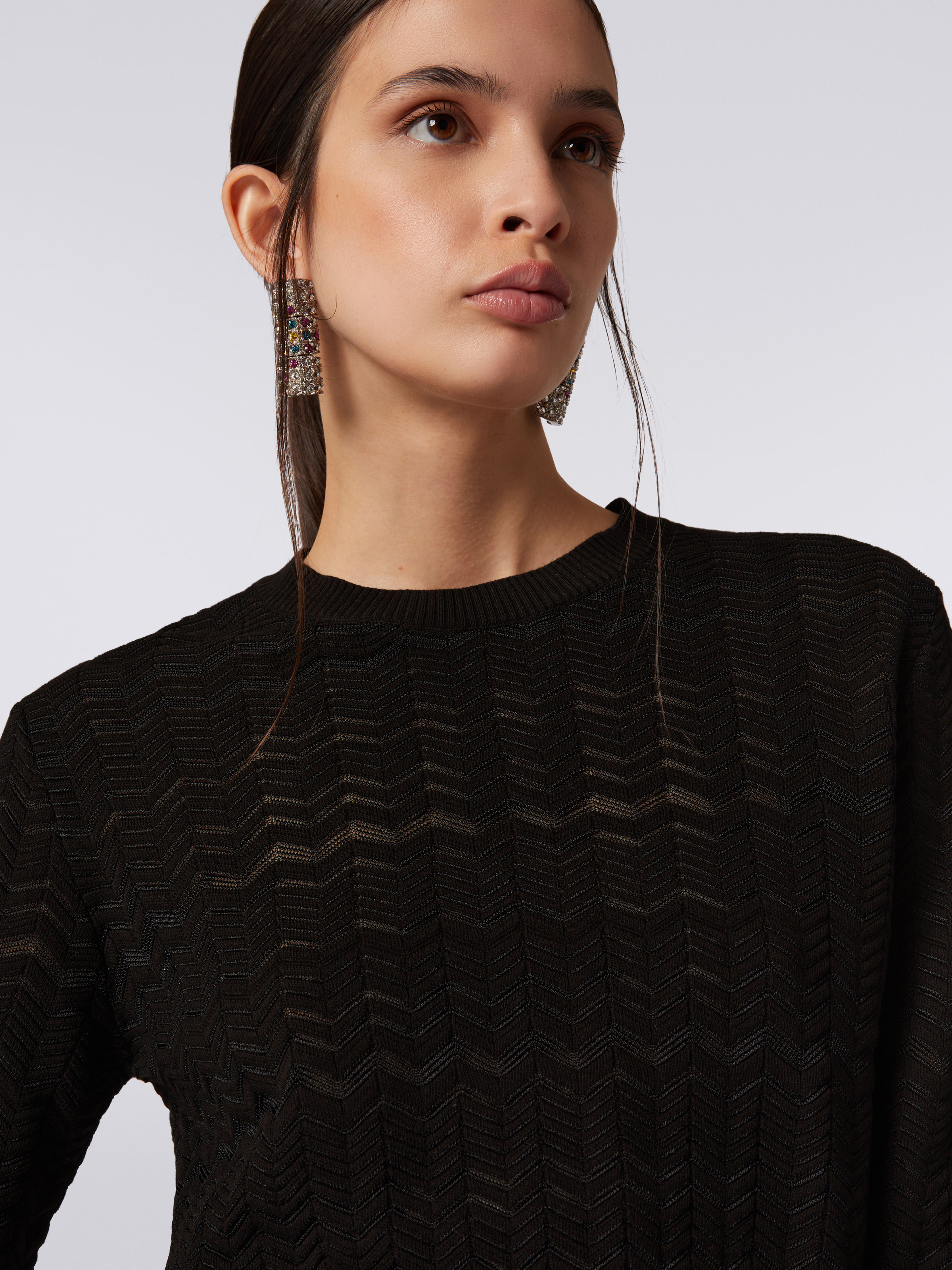 Jersey de algodón y viscosa con cuello redondo y zigzag tono sobre tono, Negro    - 4