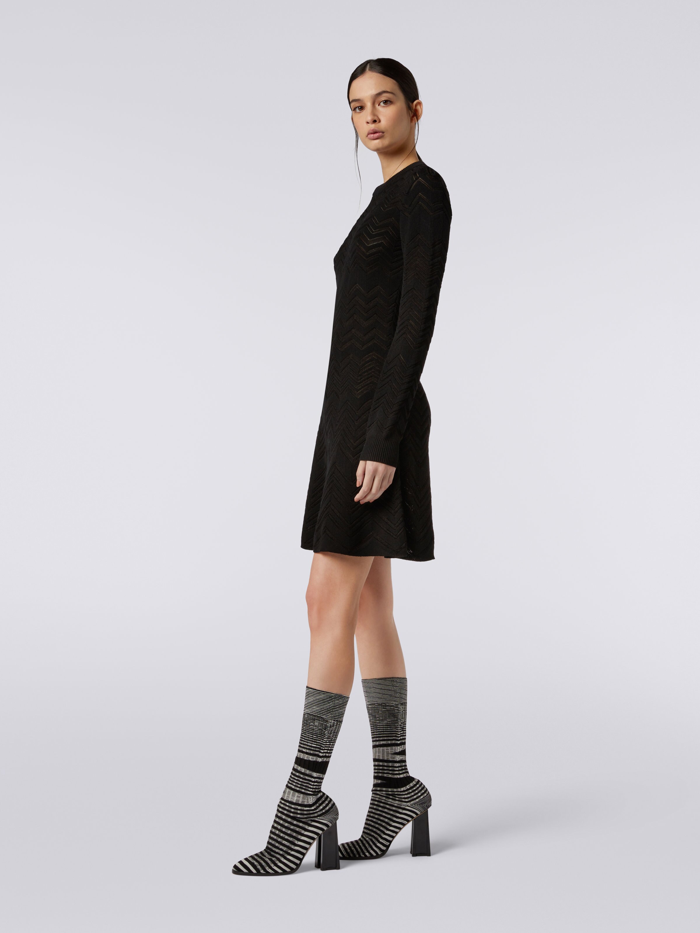 Kleid mit Rundhalsausschnitt aus Wolle und Viskose - Patentmuster, Schwarz    - 2