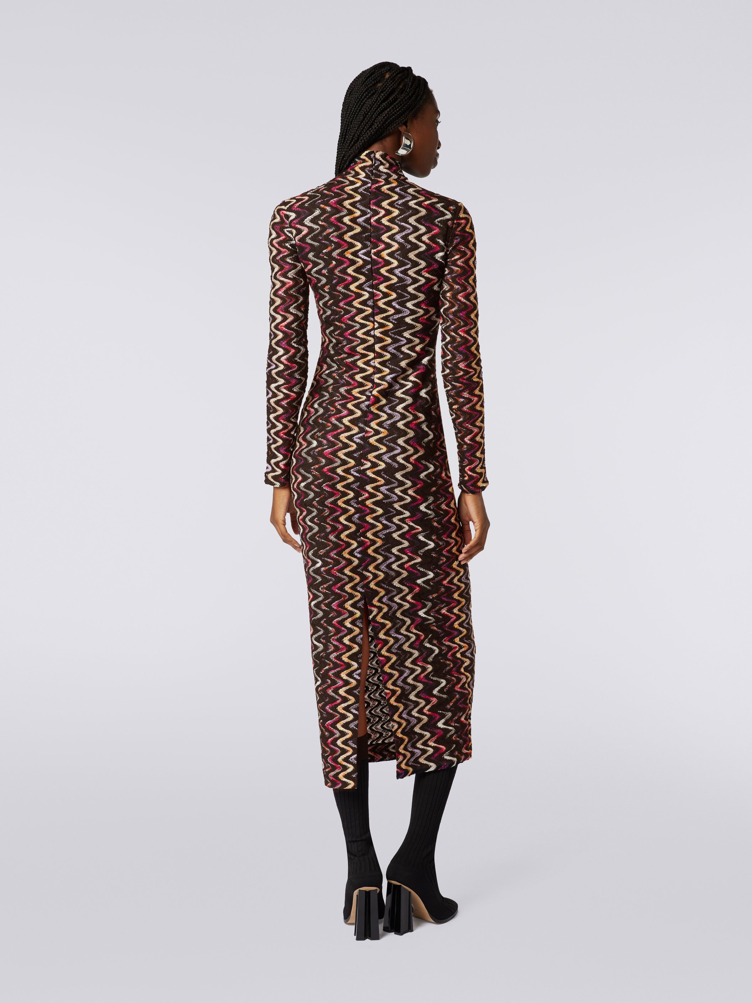 Langes Kleid aus Wolle und Viskose mit Raschelverarbeitung und Zickzackmuster, Mehrfarbig  - 3
