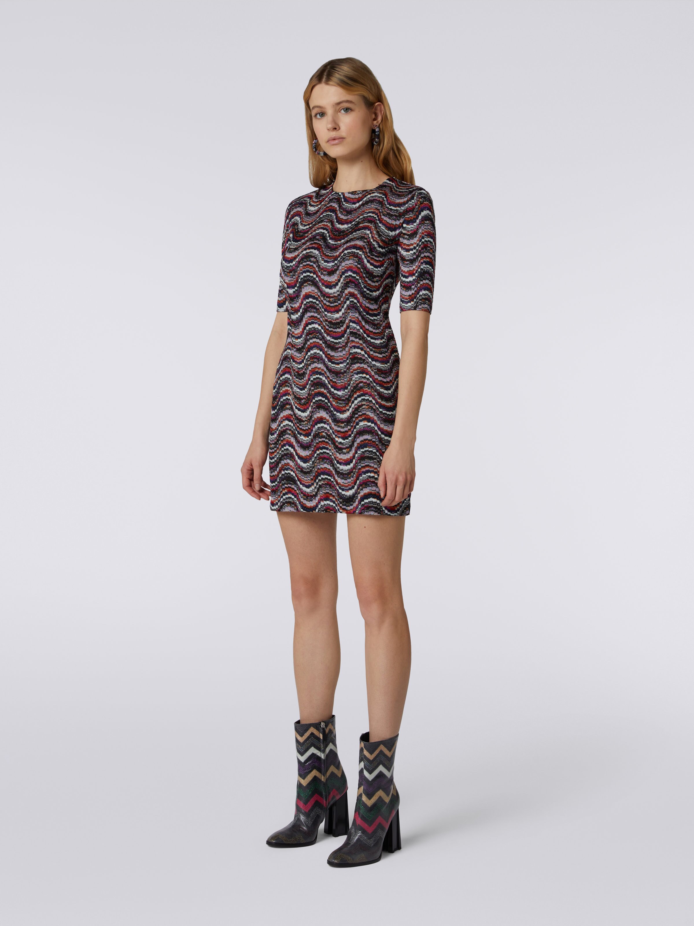 Miniabito girocollo in viscosa a onde con lurex, Multicolore  - 2