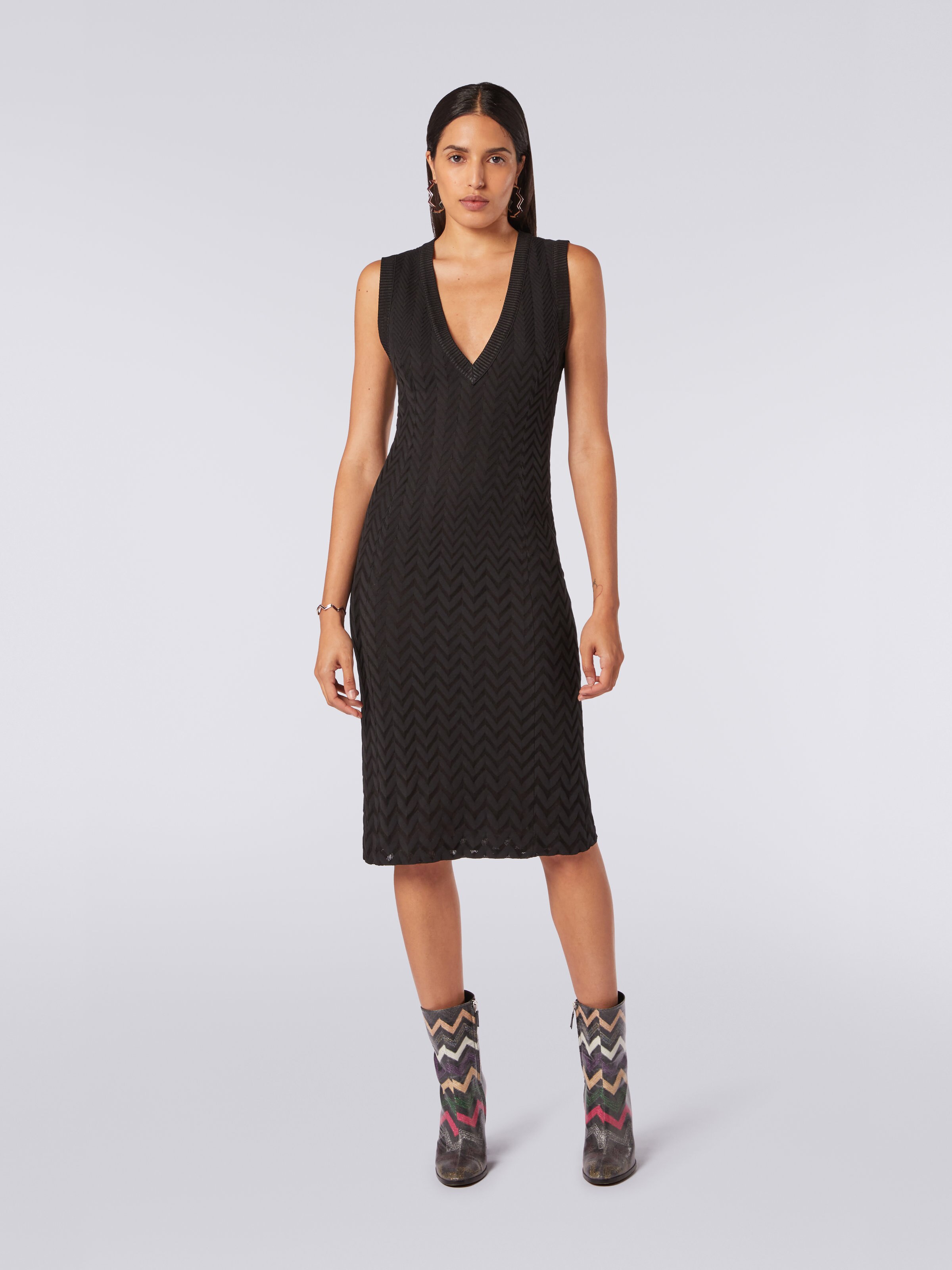 Cotton and viscose chevron V-neckline midi dress, Black    - 1