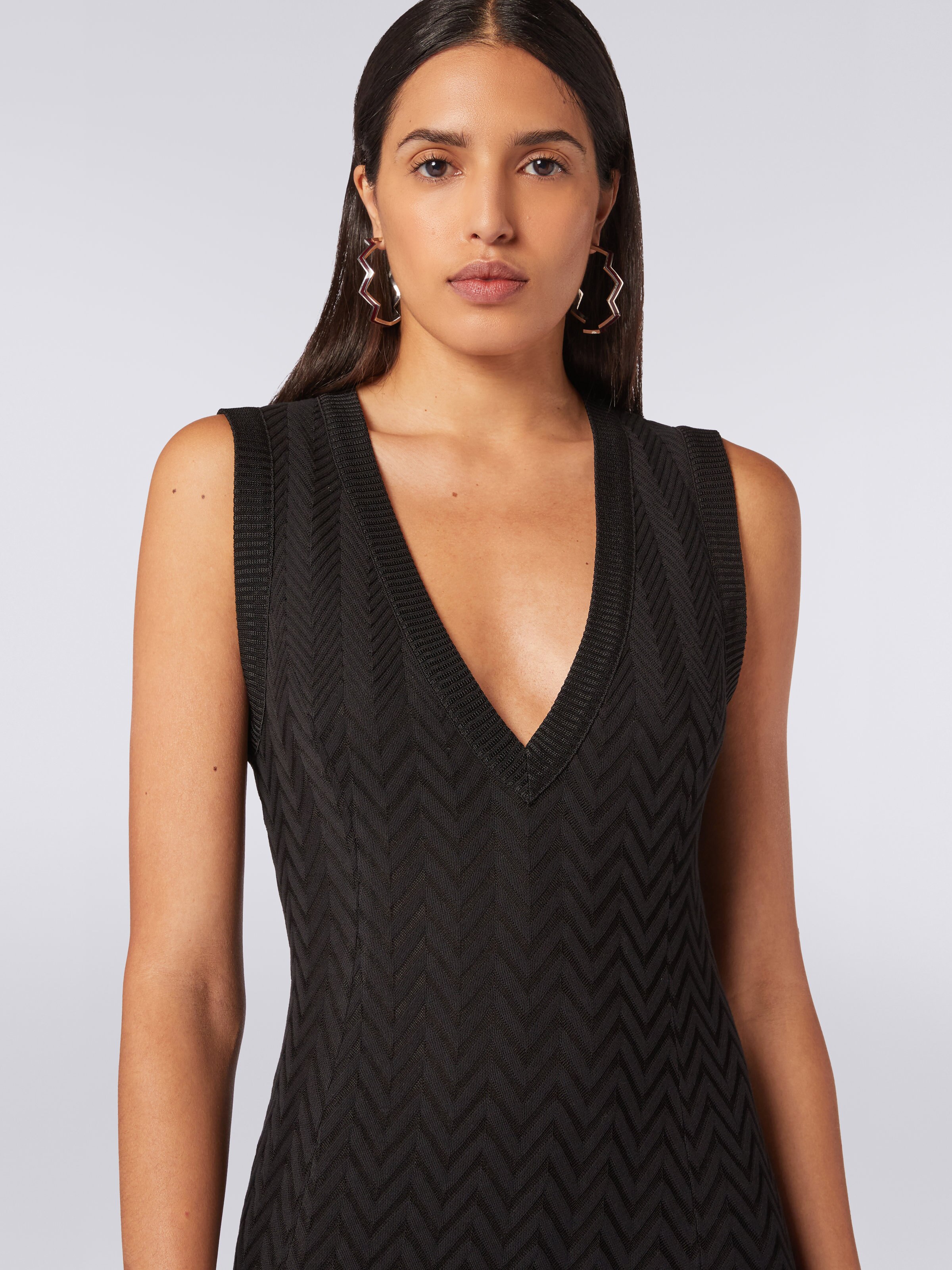 Cotton and viscose chevron V-neckline midi dress, Black    - 4