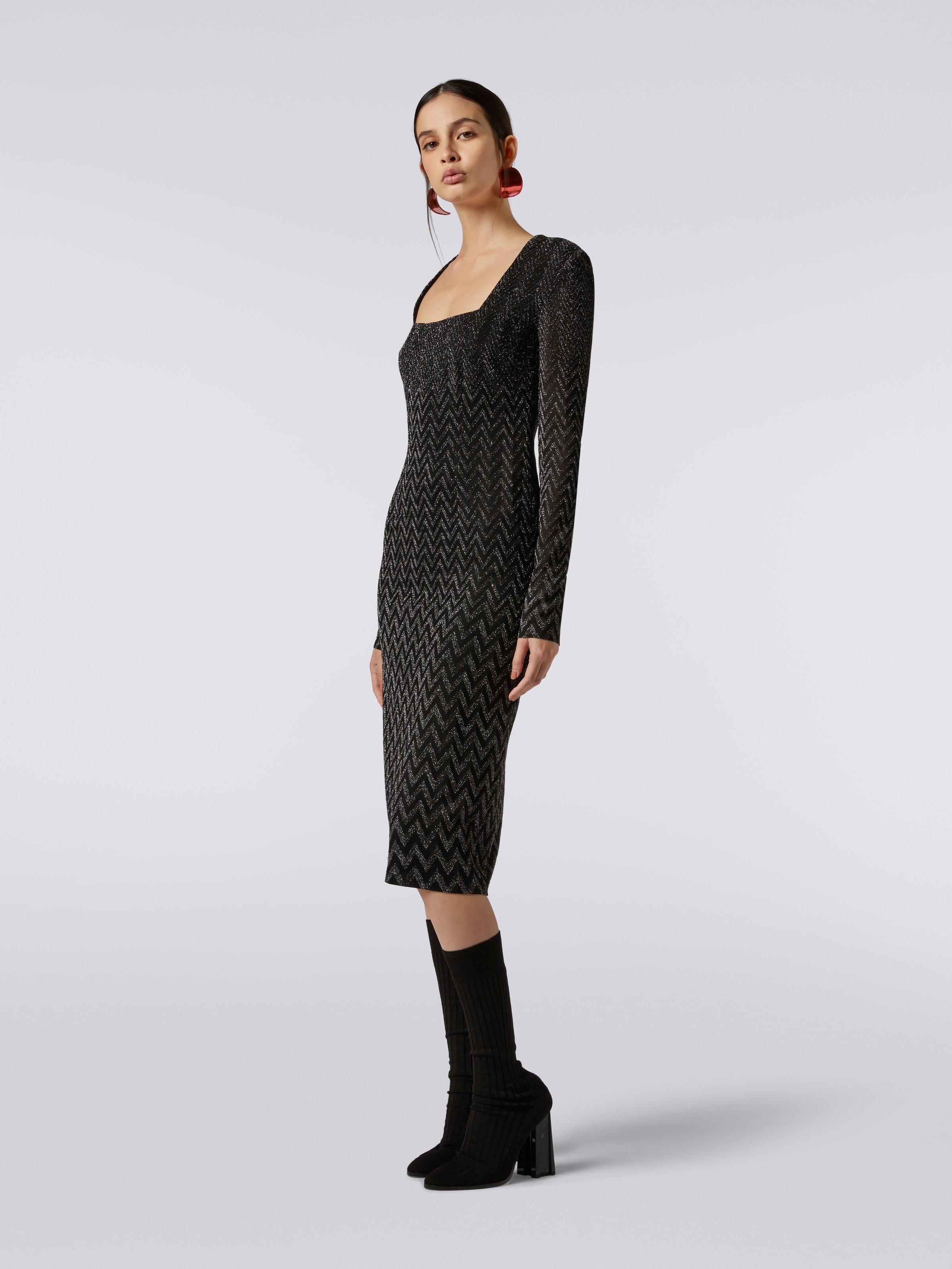 Abito midi con scollatura squadrata in viscosa chevron con lurex, Nero    - 2