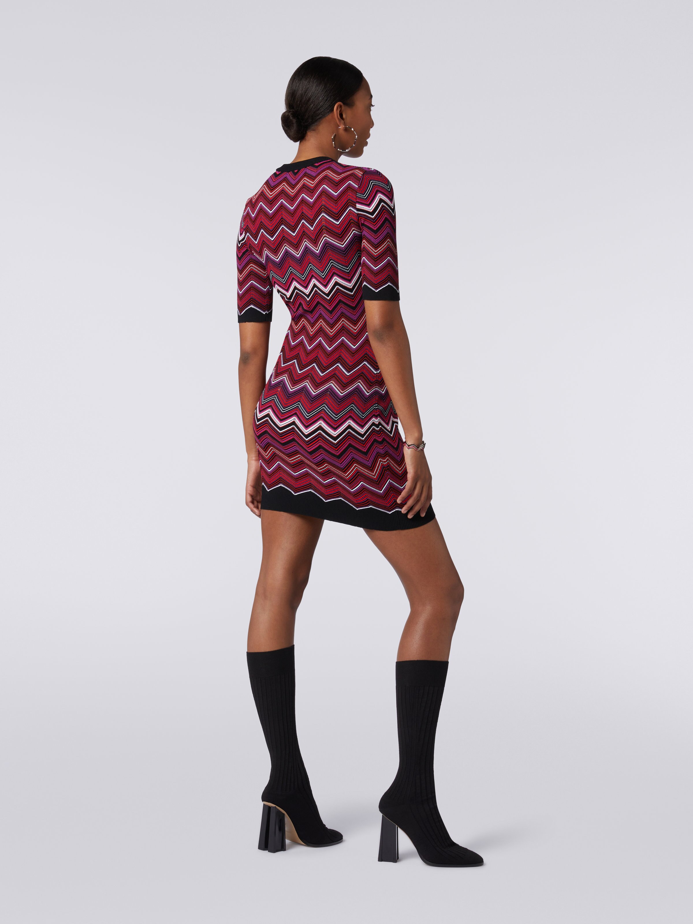 Kleid mit dreiviertel Ärmeln aus Viskose-Mischgewebe mit Chevronmuster , Mehrfarbig  - 3