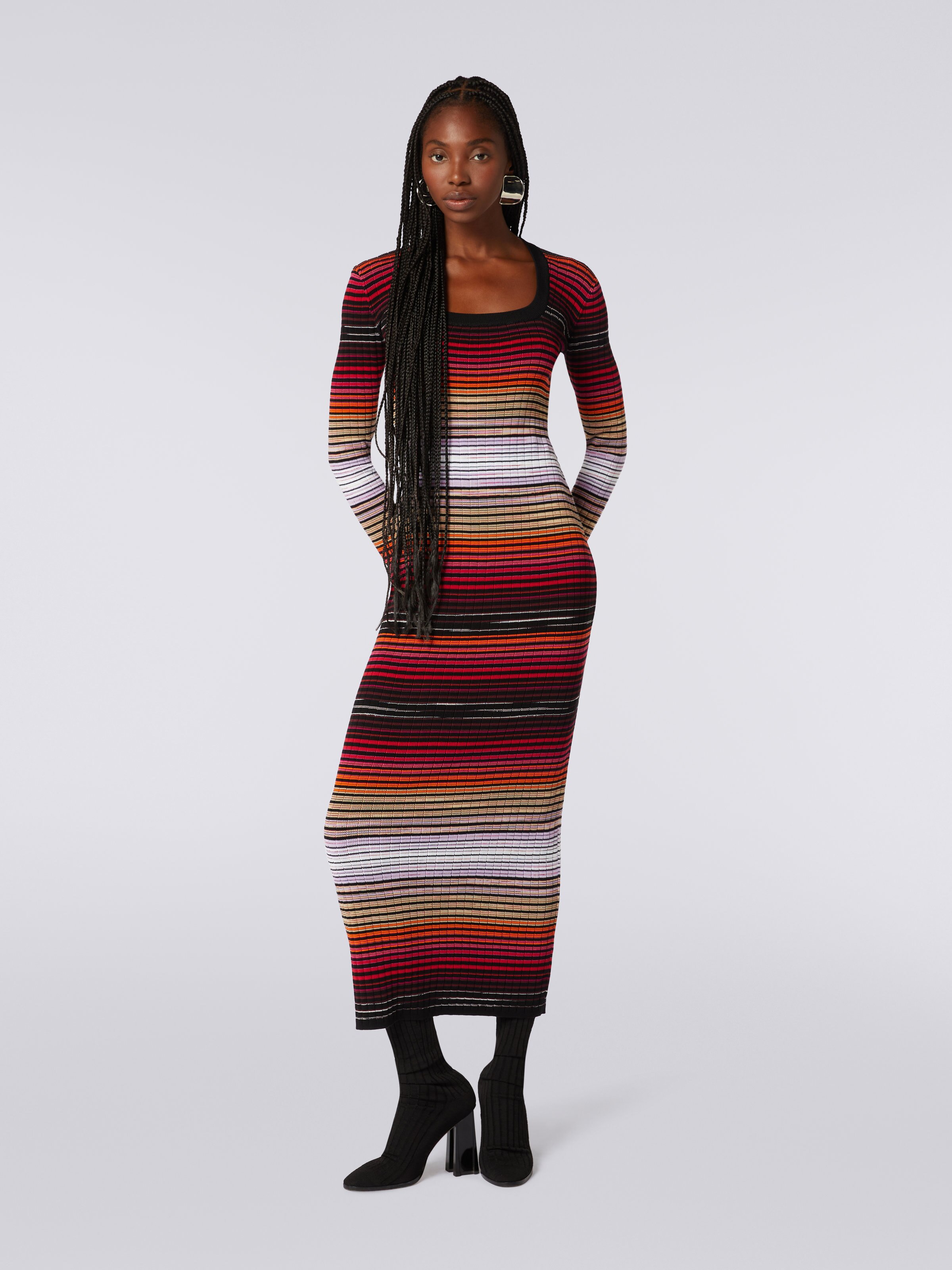 Langes gestreiftes Kleid mit quadratischem-Ausschnitt aus Baumwolle und Viskose, Mehrfarbig  - 1
