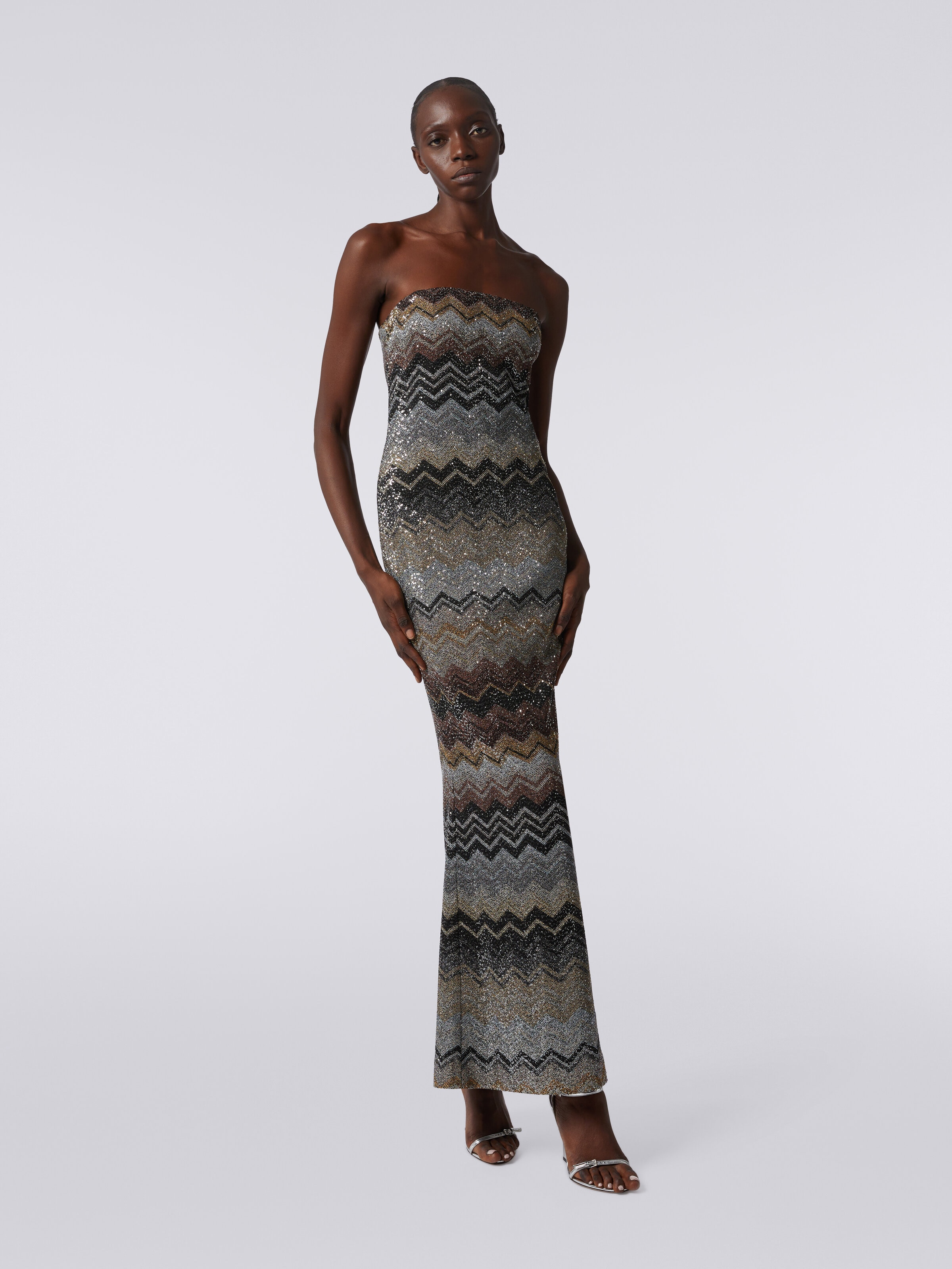 Paillettenbesetztes langes Kleid aus Viskosemischgewebe mit Chevronmuster, Mehrfarbig  - 1