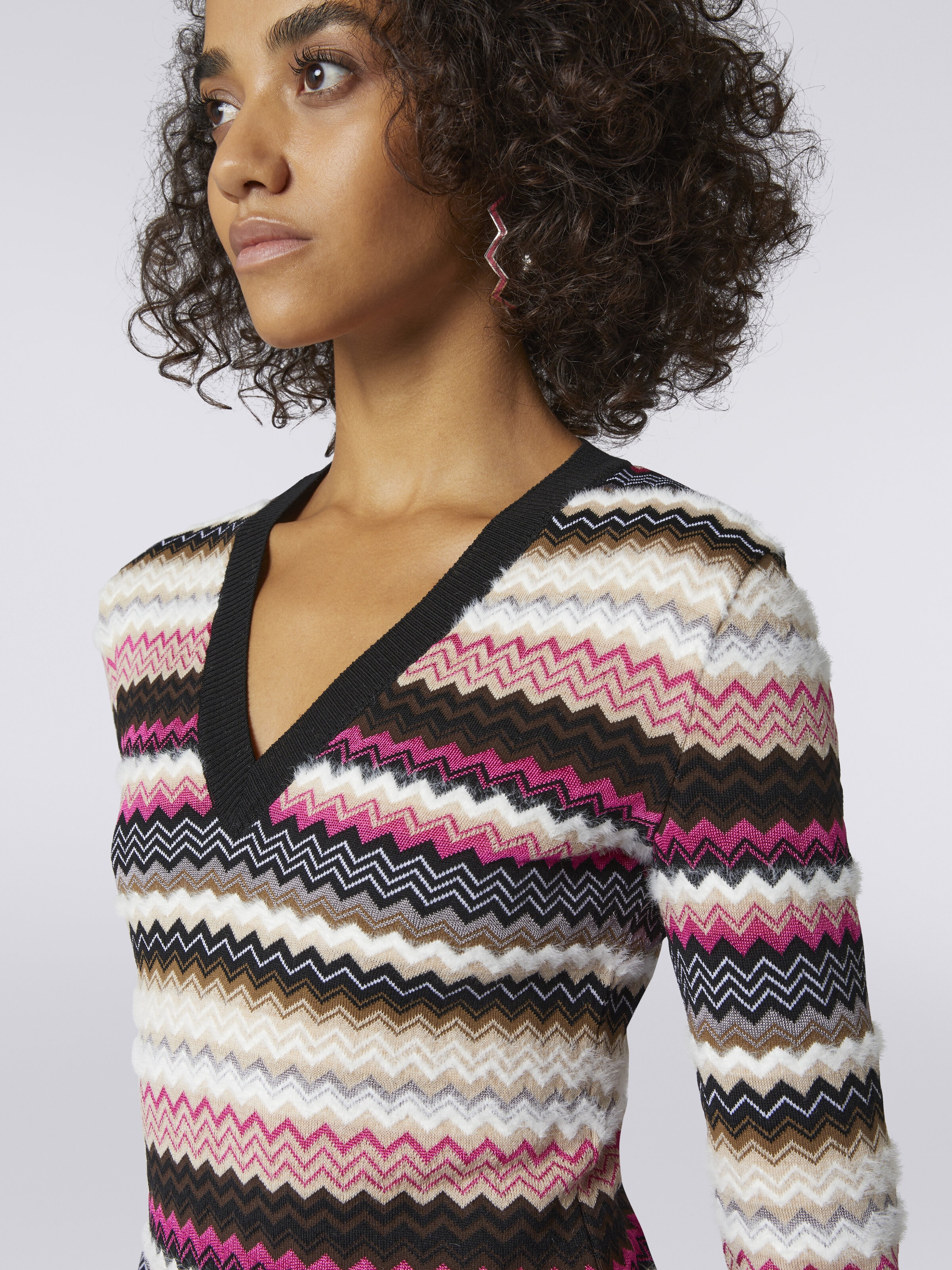 Vestido mini con cuello de pico y tejido en zigzag en mezcla de lana, Multicolor  - 4