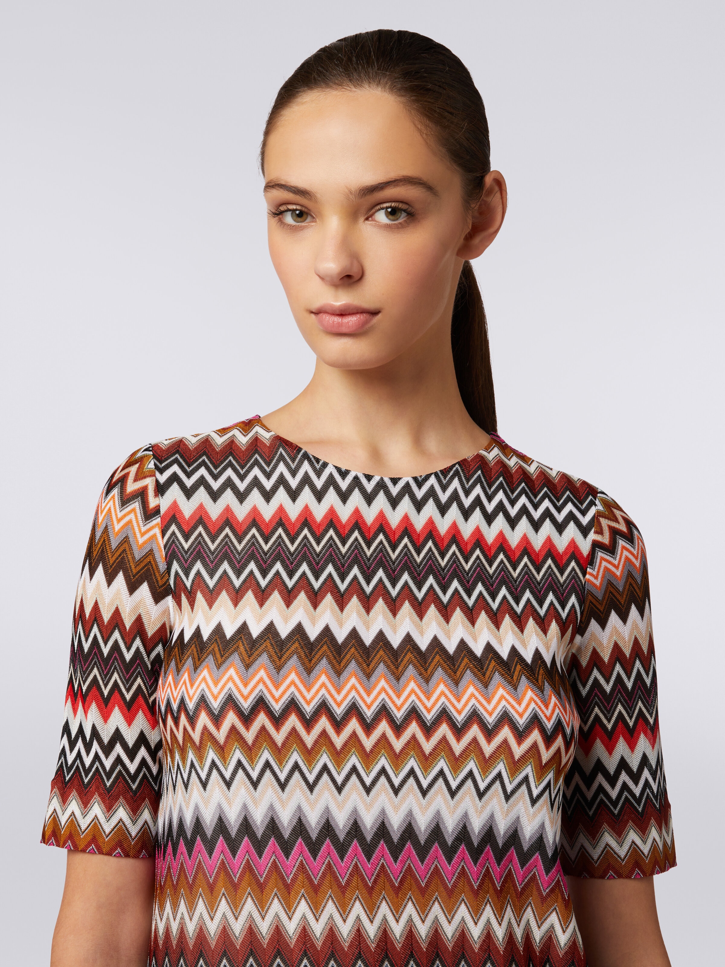 Short-sleeved viscose mini dress with zigzag pattern, Multicoloured  - 4
