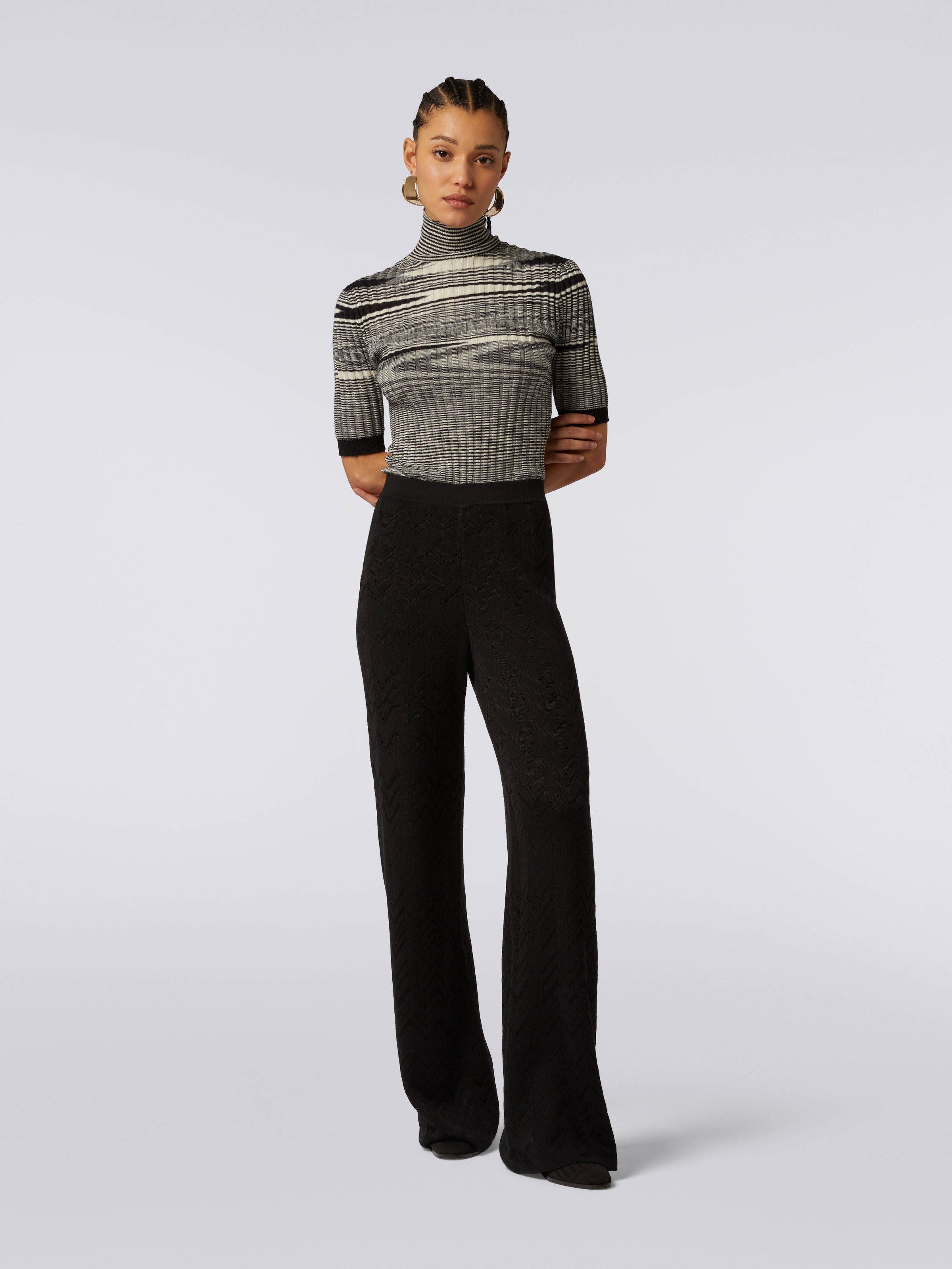 Pantalón acampanado de canalé inglés en lana y viscosa con motivo de espigas, Negro    - 1