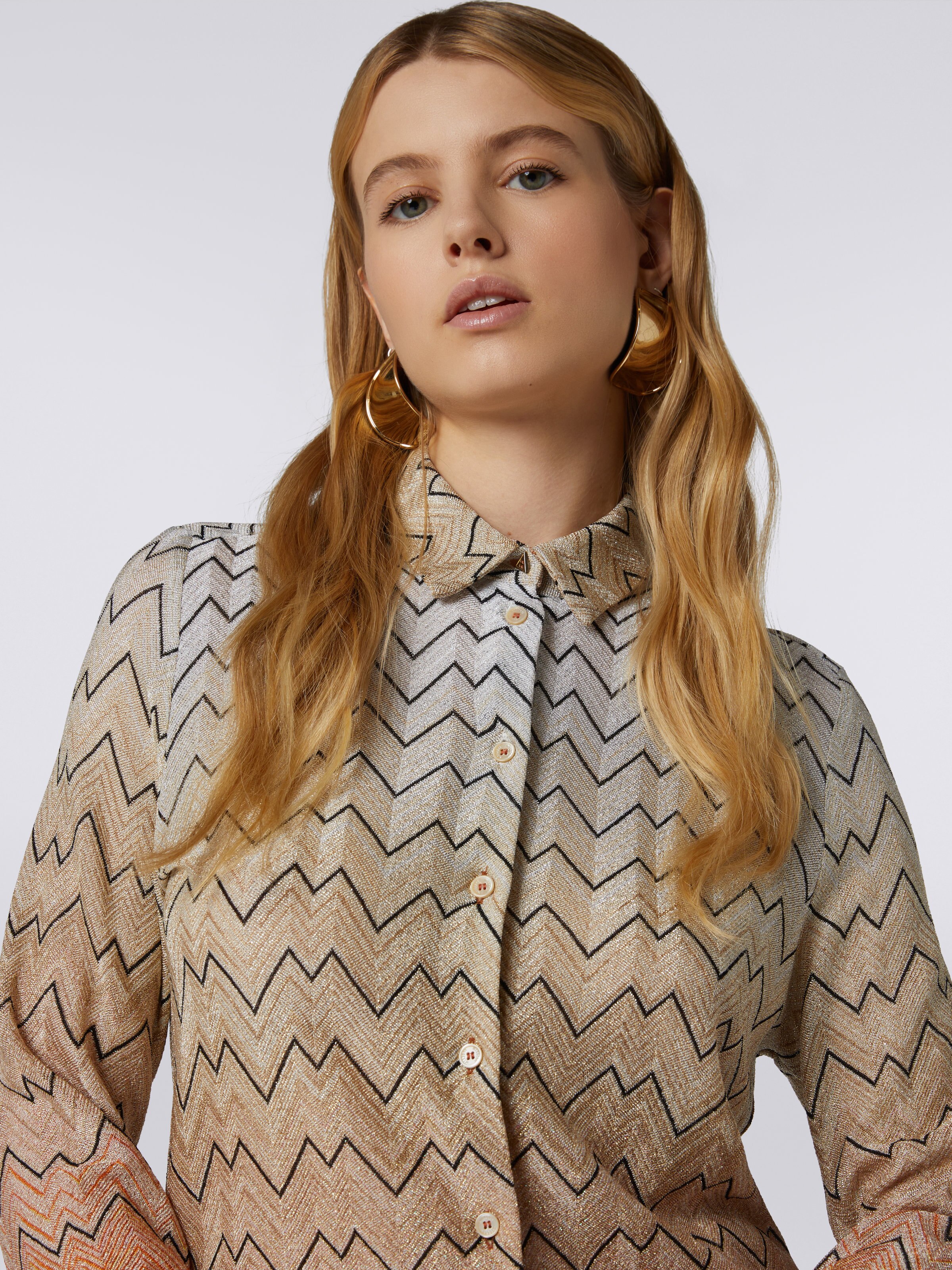 Bluse aus Viskose mit Zickzackmuster, Lurex und Raschelverarbeitung, Weiß  - 4