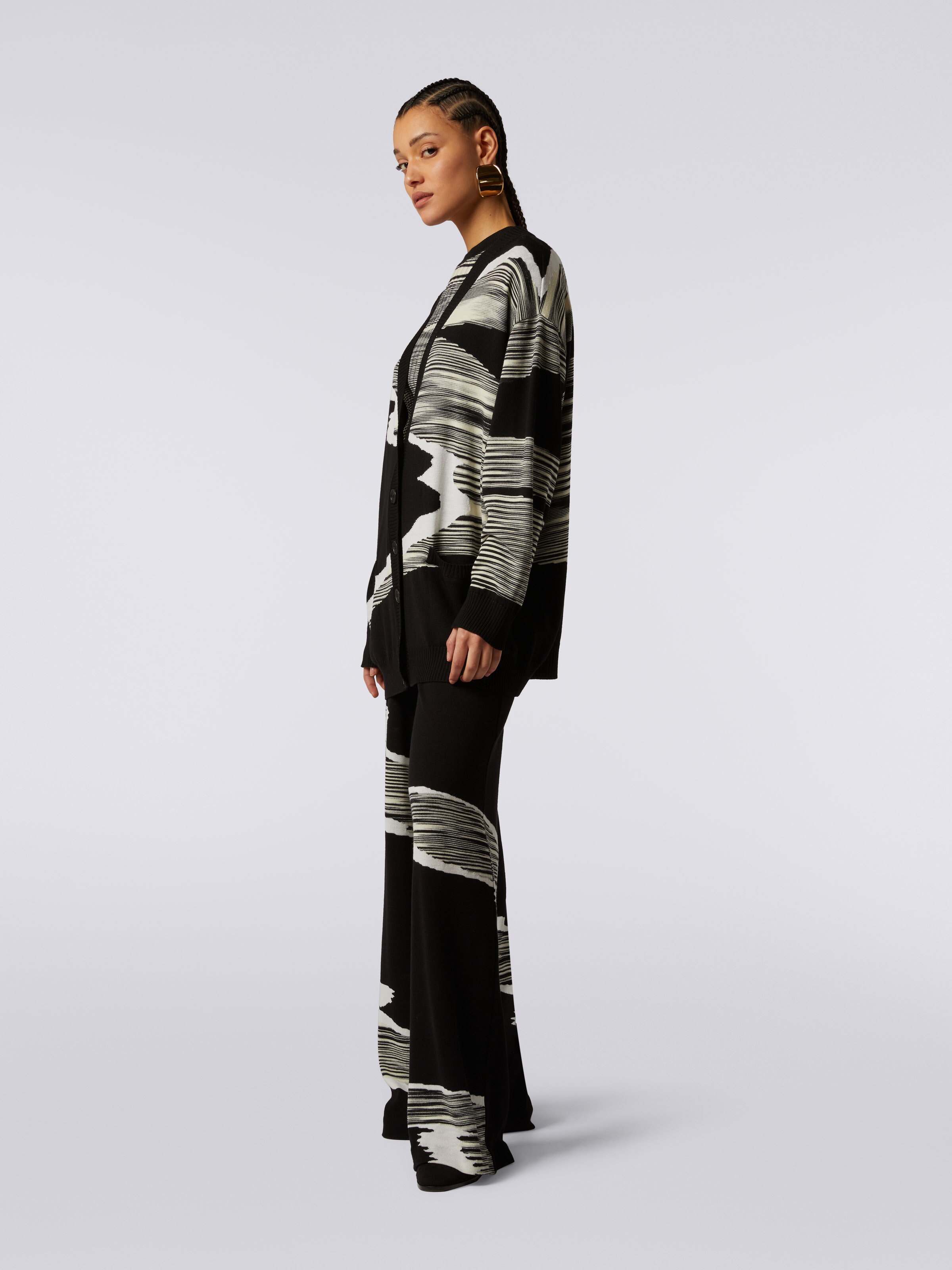 Strickjacke aus Wolle mit Intarsien, Weiß & Schwarz - 2