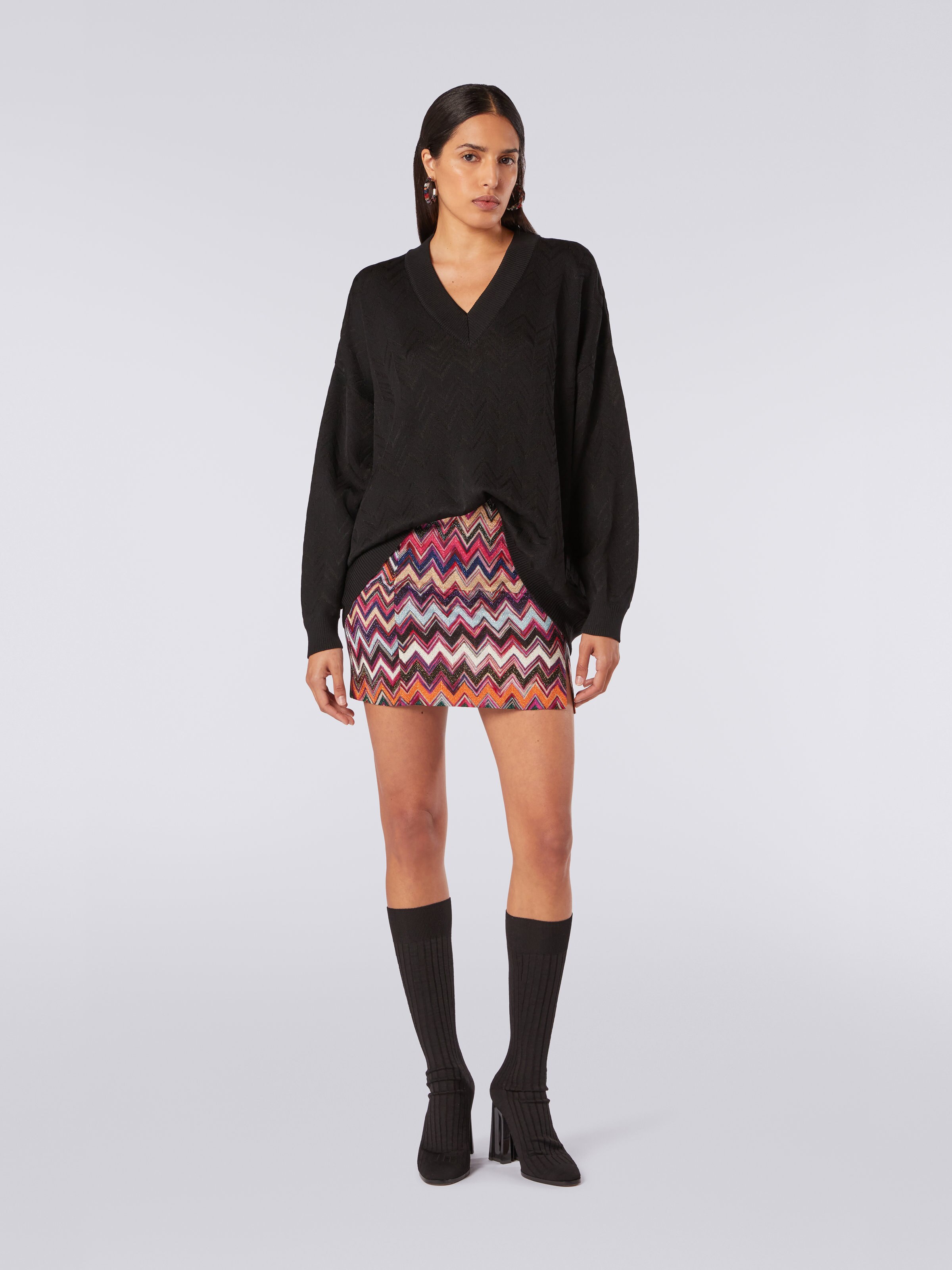 Wool and viscose chevron V-neckline pullover, Black    - 1