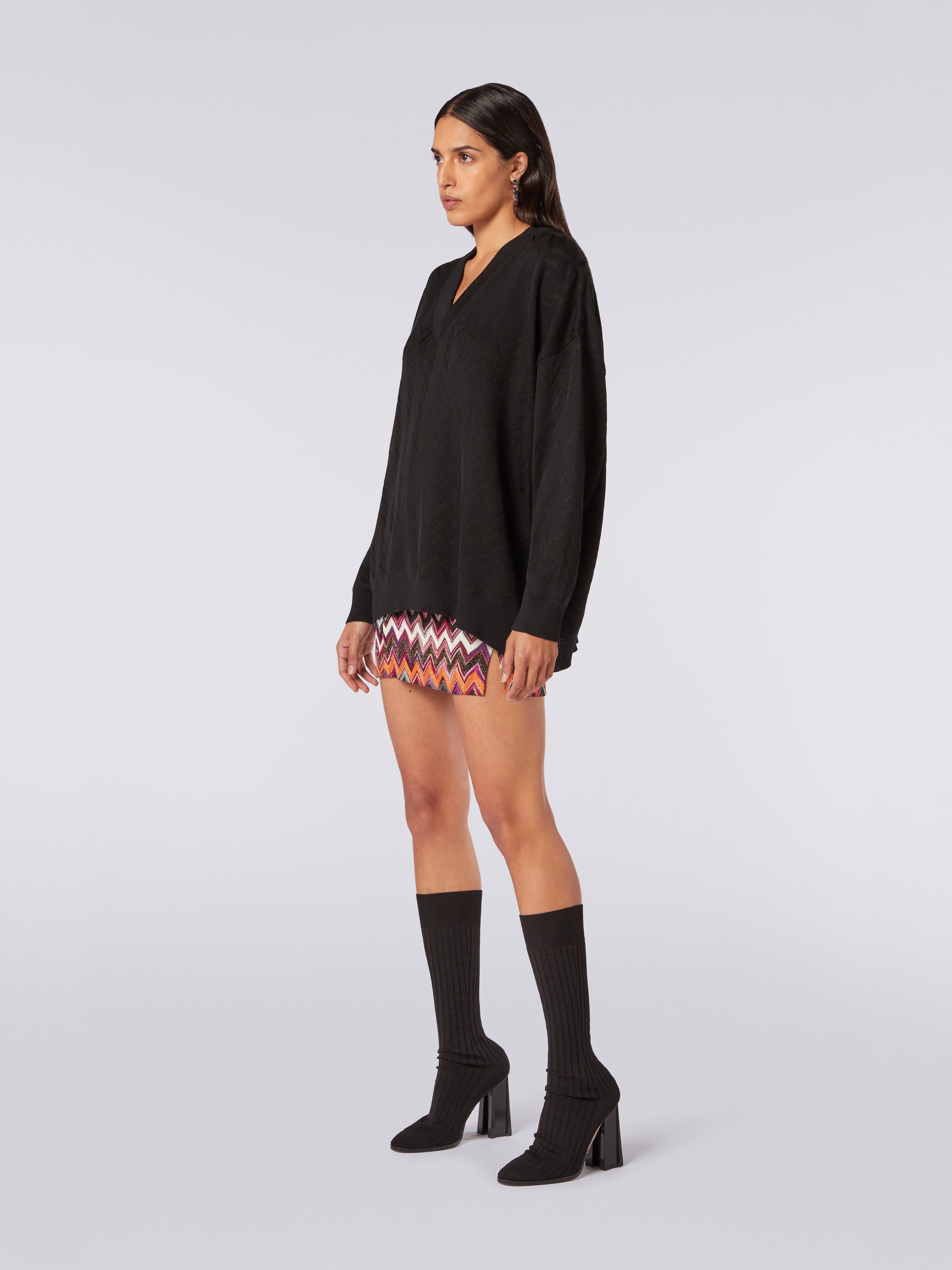 Wool and viscose chevron V-neckline pullover, Black    - 2