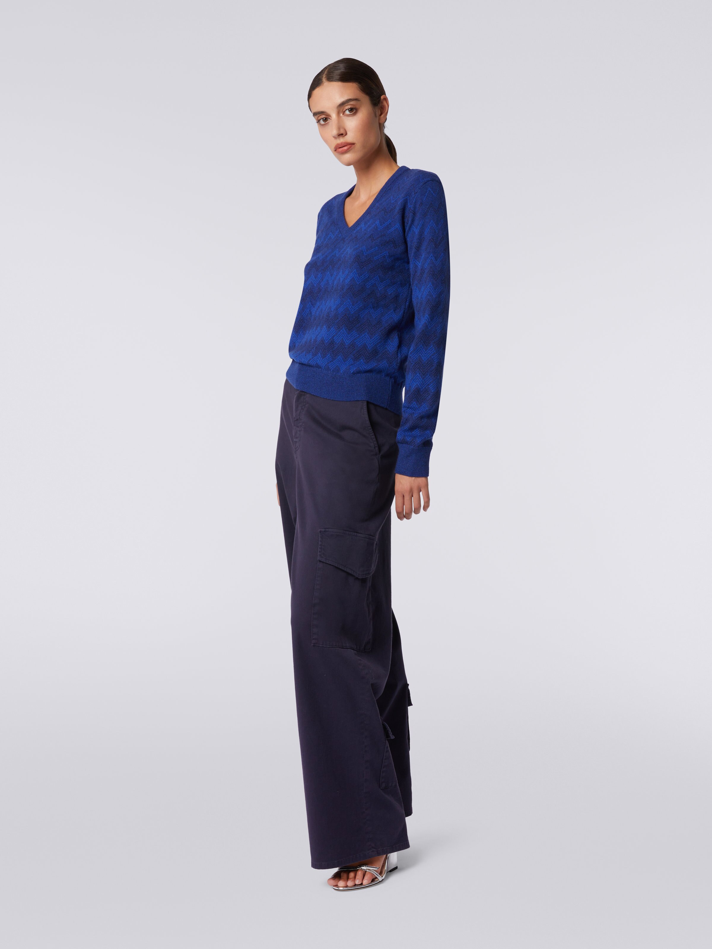 Cashmere V-neck sweater with zigzags, Navy Blue  - 2