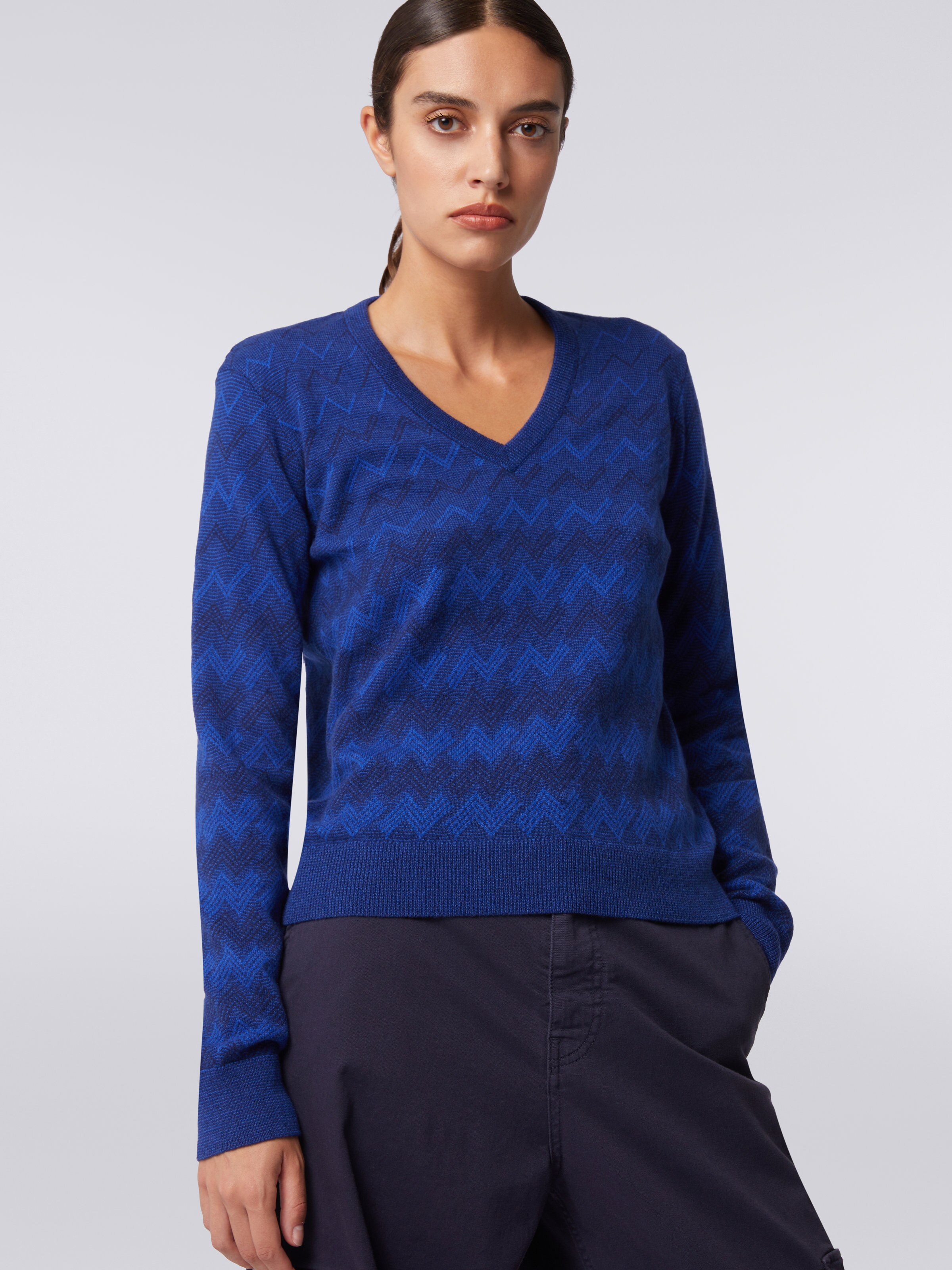 Cashmere V-neck sweater with zigzags, Navy Blue  - 4