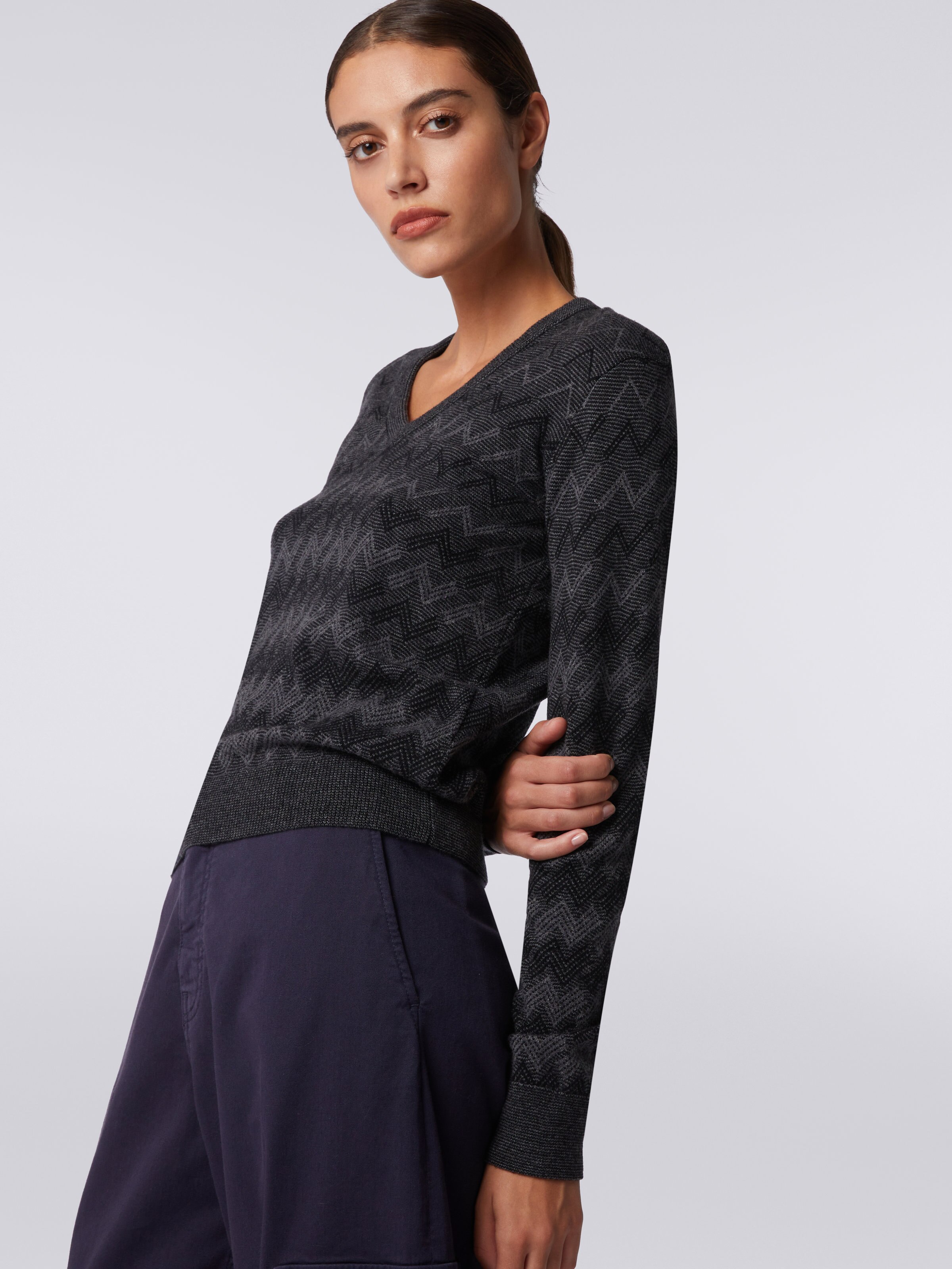 Cashmere V-neck sweater with zigzags, Black    - 4
