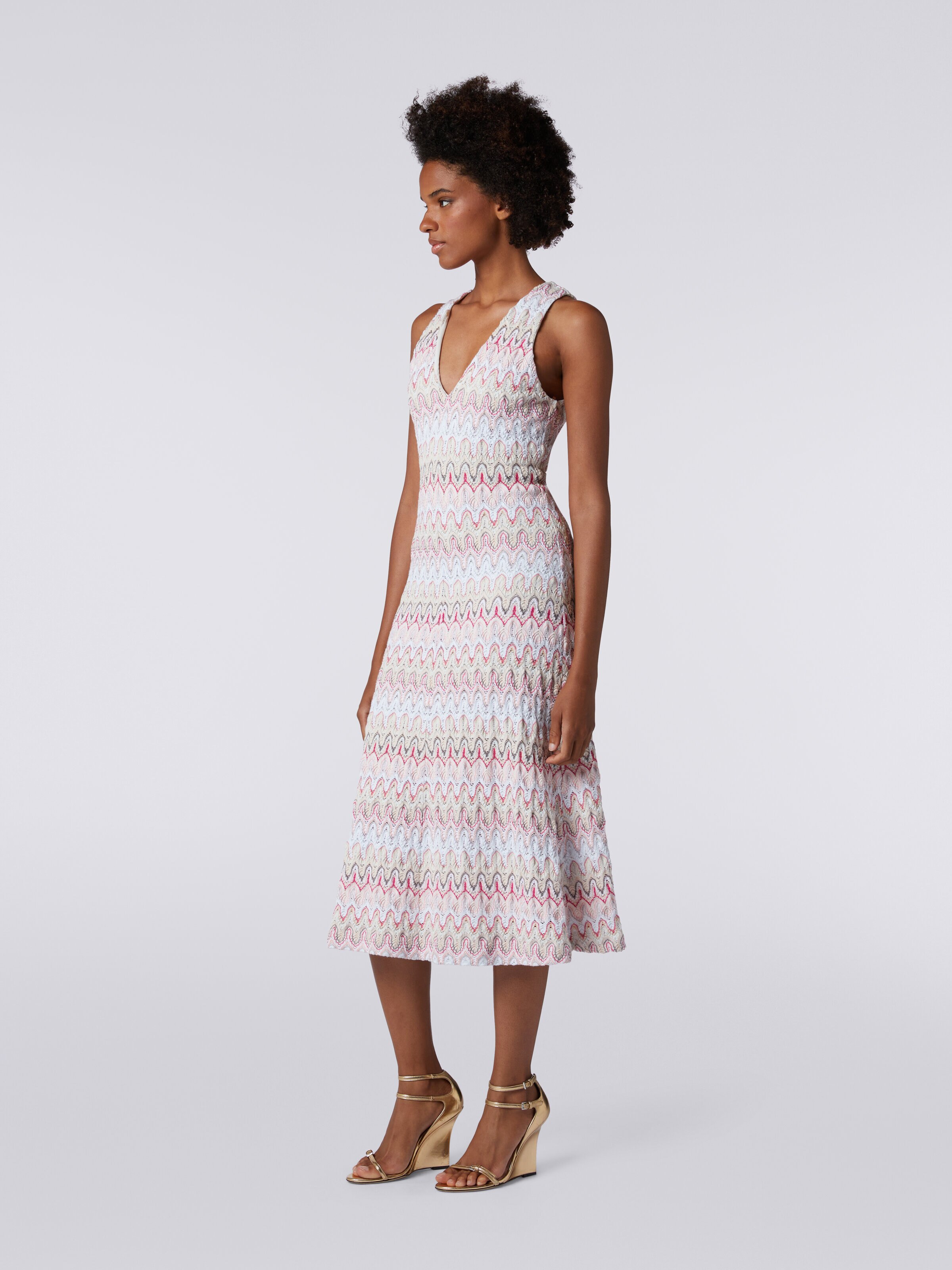 V-neck dress in viscose blend with wave pattern, Multicoloured  - 2