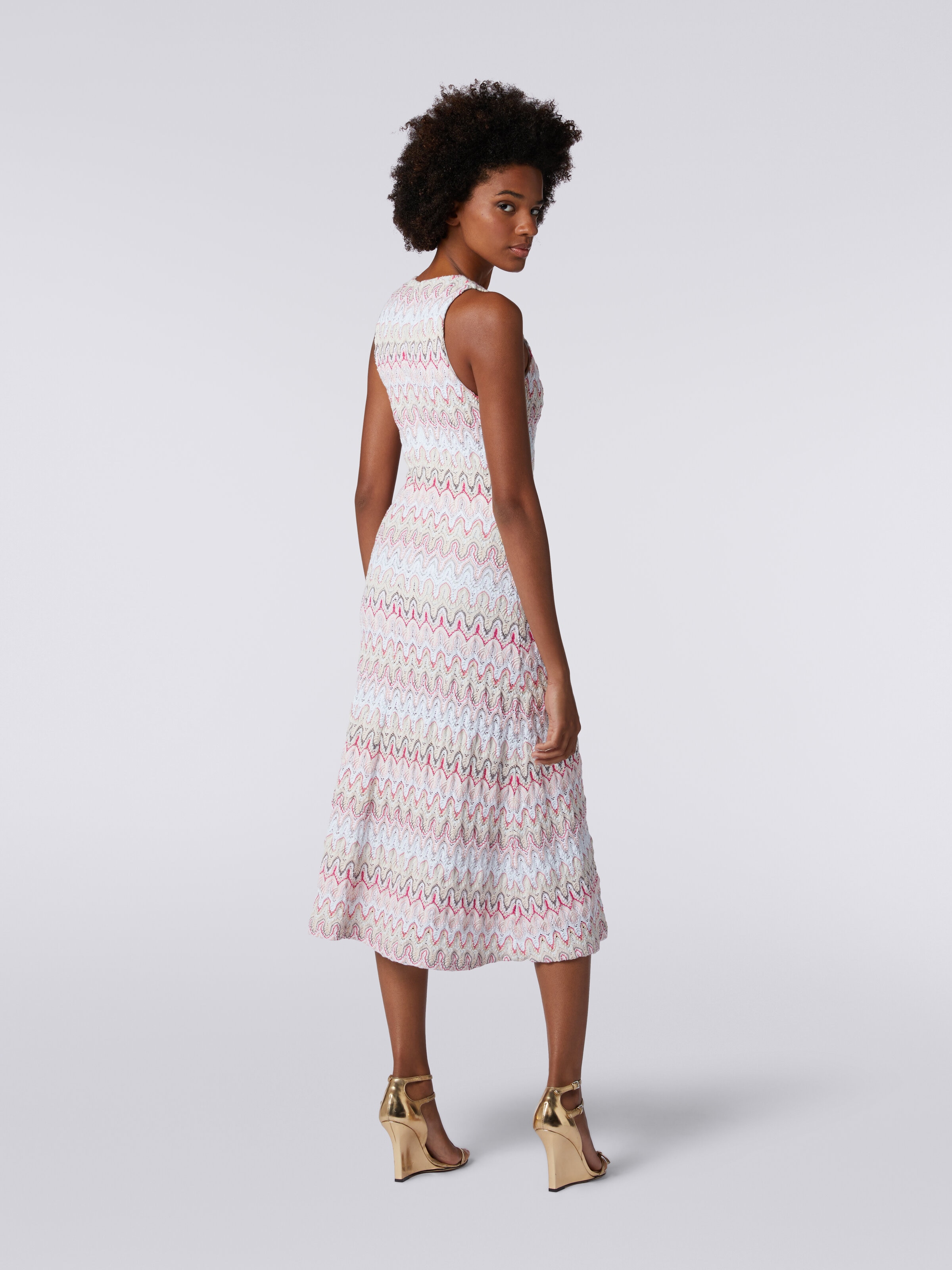 V-neck dress in viscose blend with wave pattern, Multicoloured  - 3