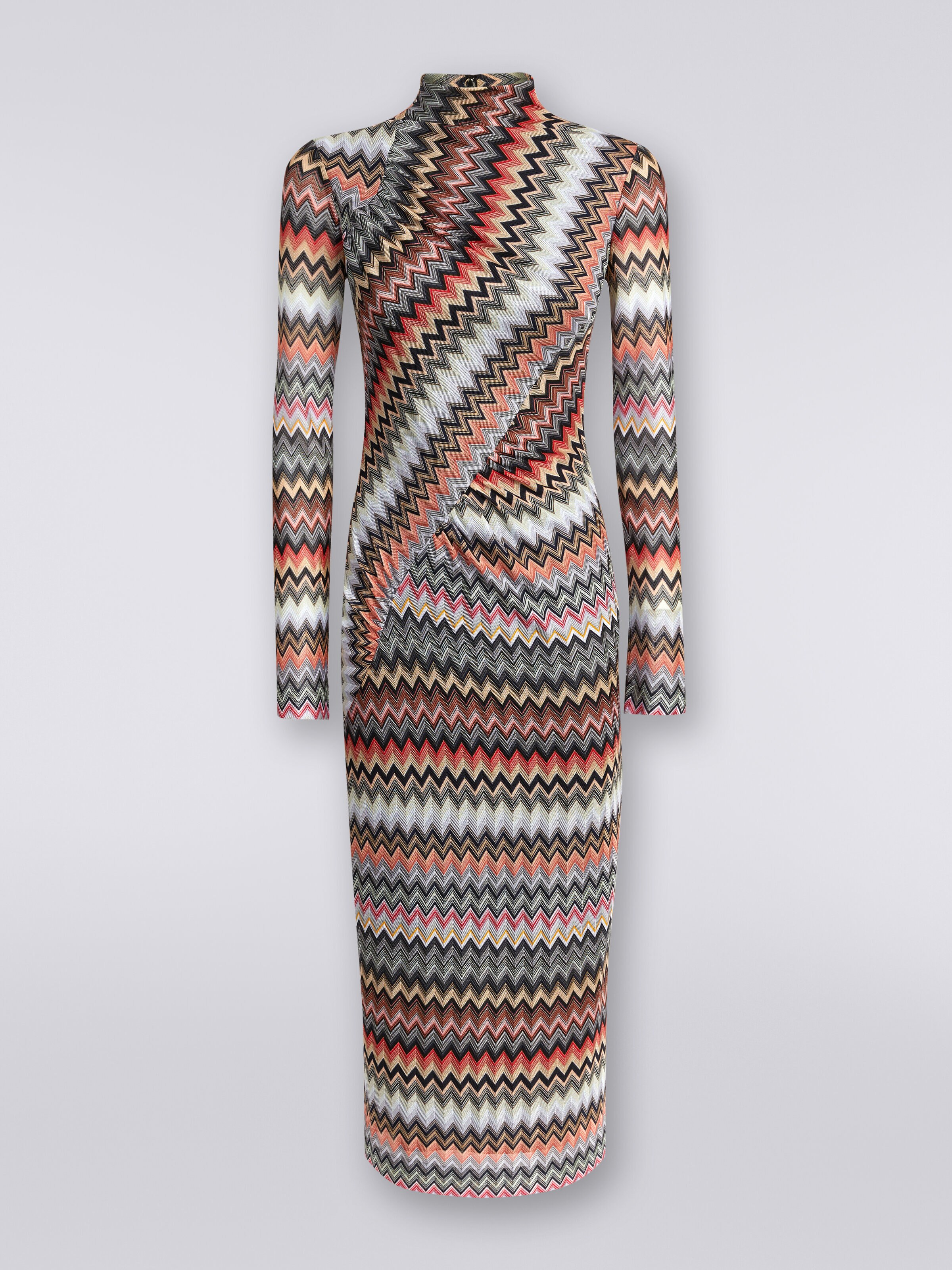 Langes Kleid mit hohem Kragen aus Baumwolle und Viskose mit Zickzackmuster und Raffung , Mehrfarbig  - 0