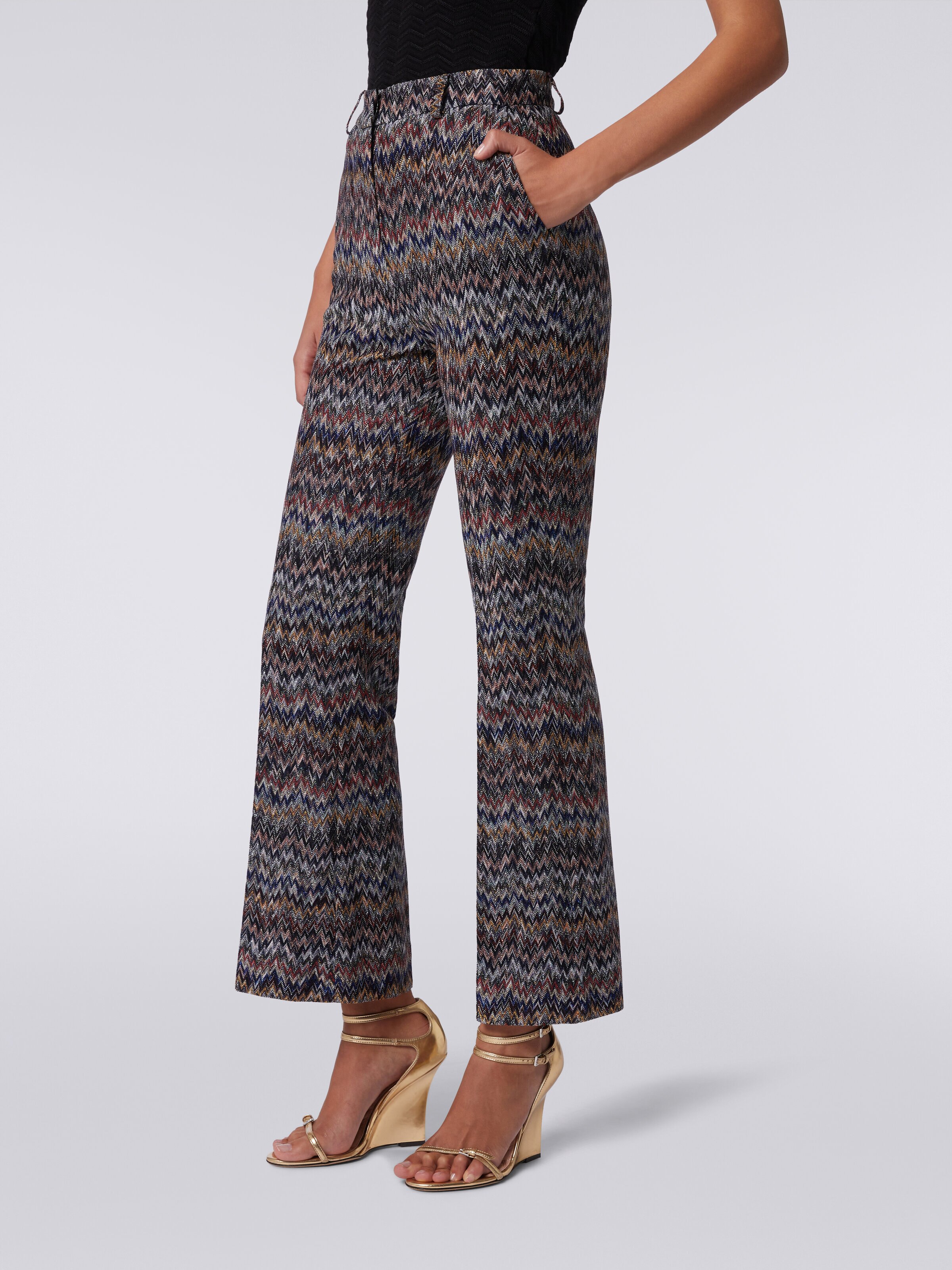 Pantalon trois quarts en viscose mélangée lamée à zig zag, Multicolore  - 4