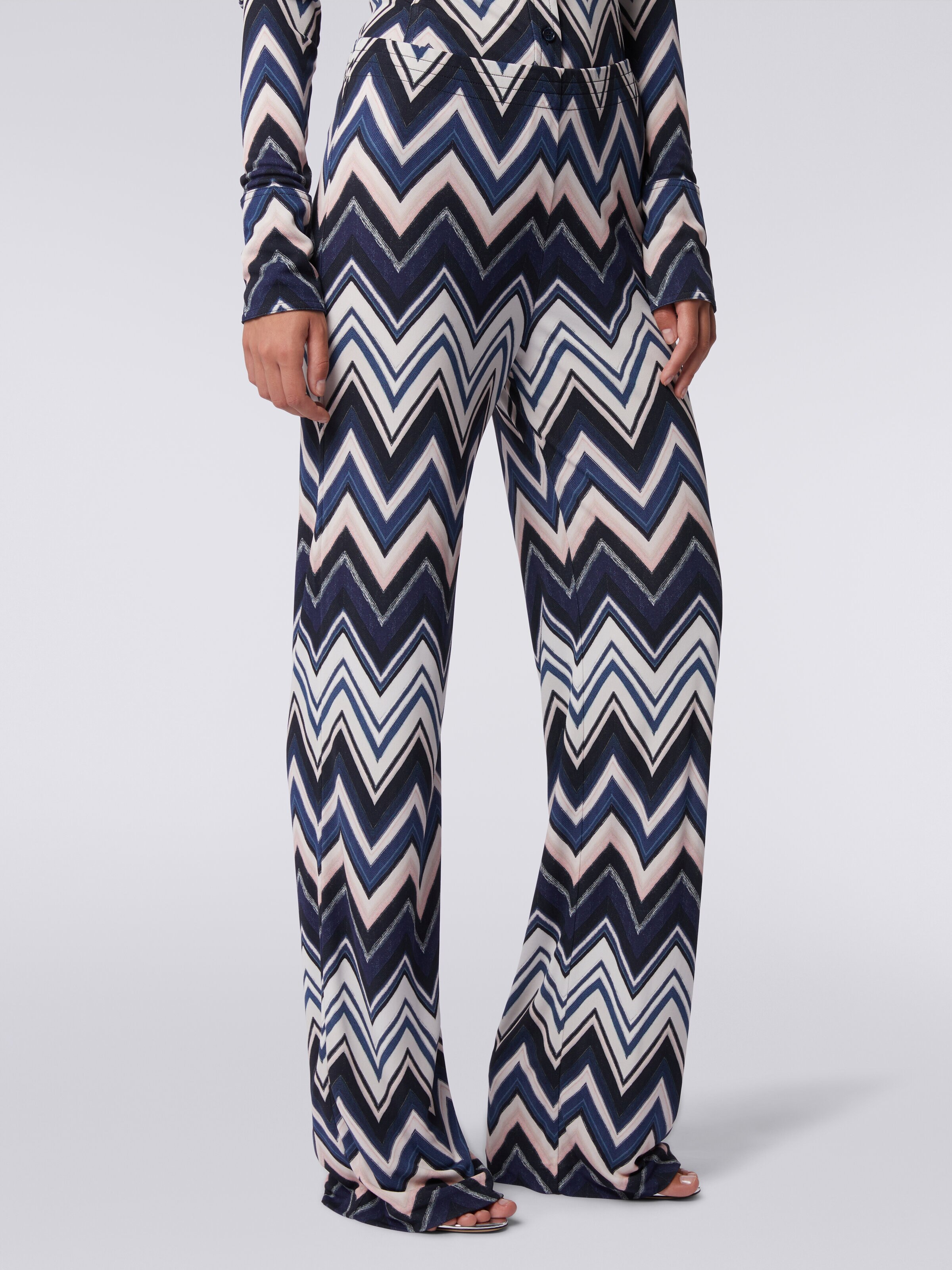 Trousers in viscose with zigzag print, Multicoloured  - 4