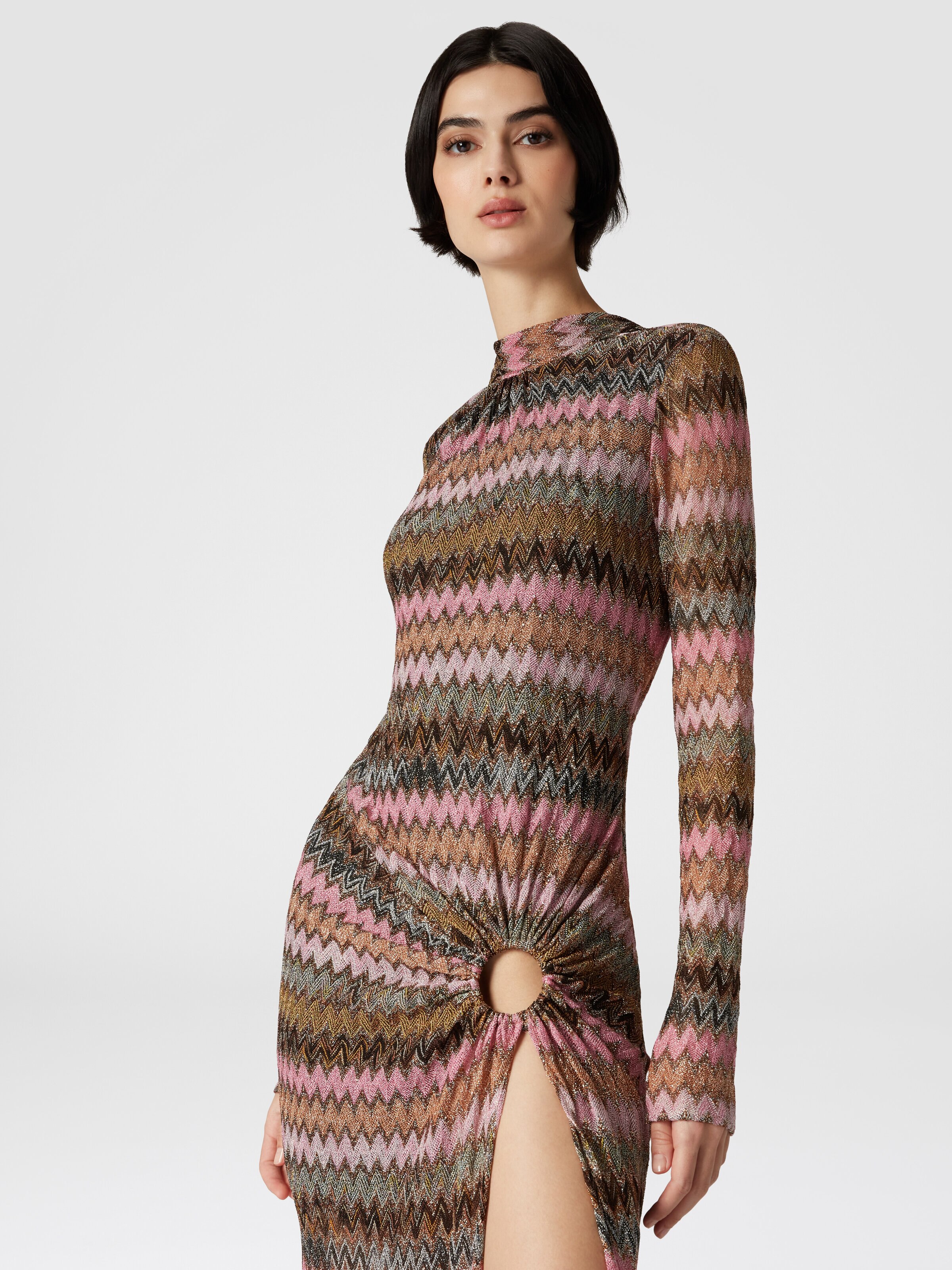 Langes Kleid aus Chevron-Viskose und Lurex mit Cut-out-Detail, Mehrfarbig  - 3