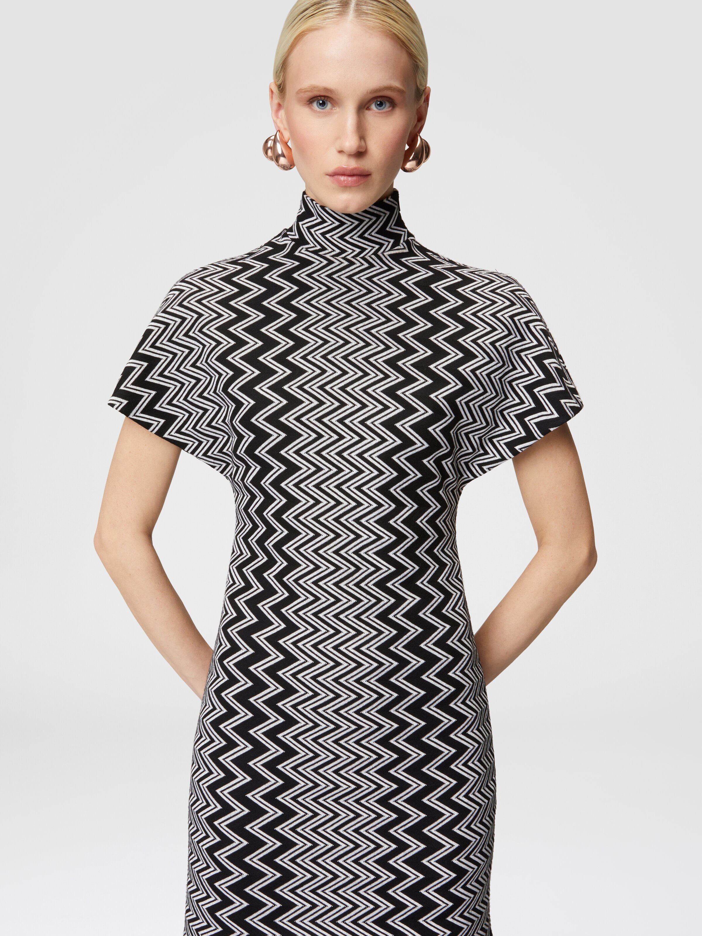 Zig zag mini-dress with sculptural sleeves, Black & White - 3
