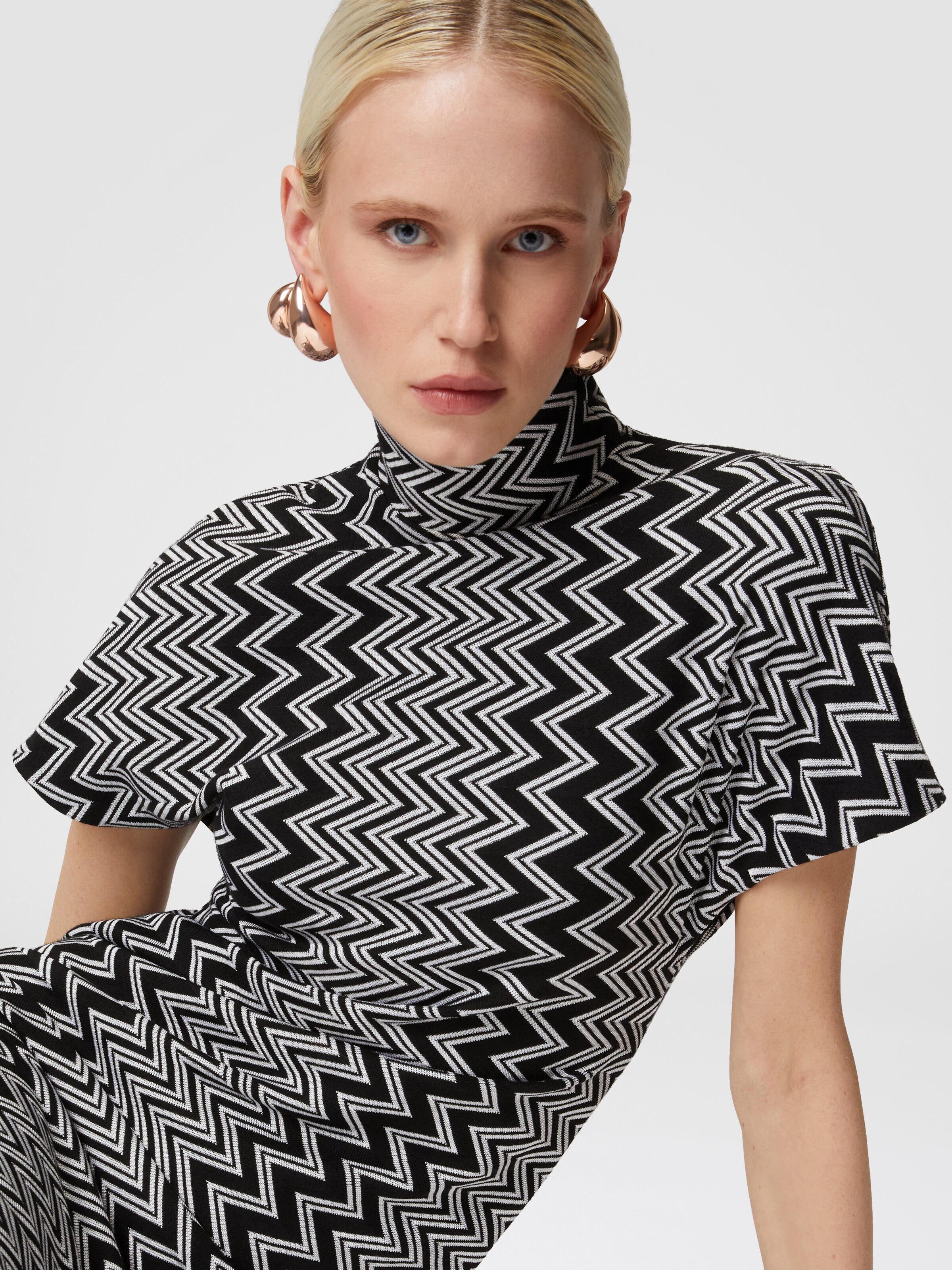 Zig zag mini-dress with sculptural sleeves, Black & White - 4