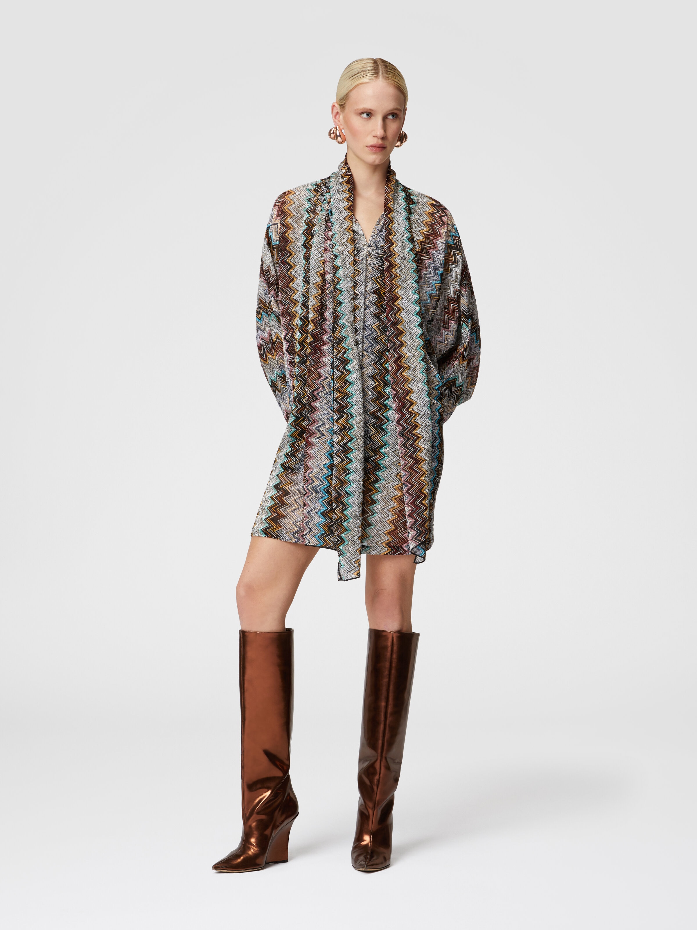 Vestido de lamé en zigzag con cuello bufanda, Multicolor  - 1