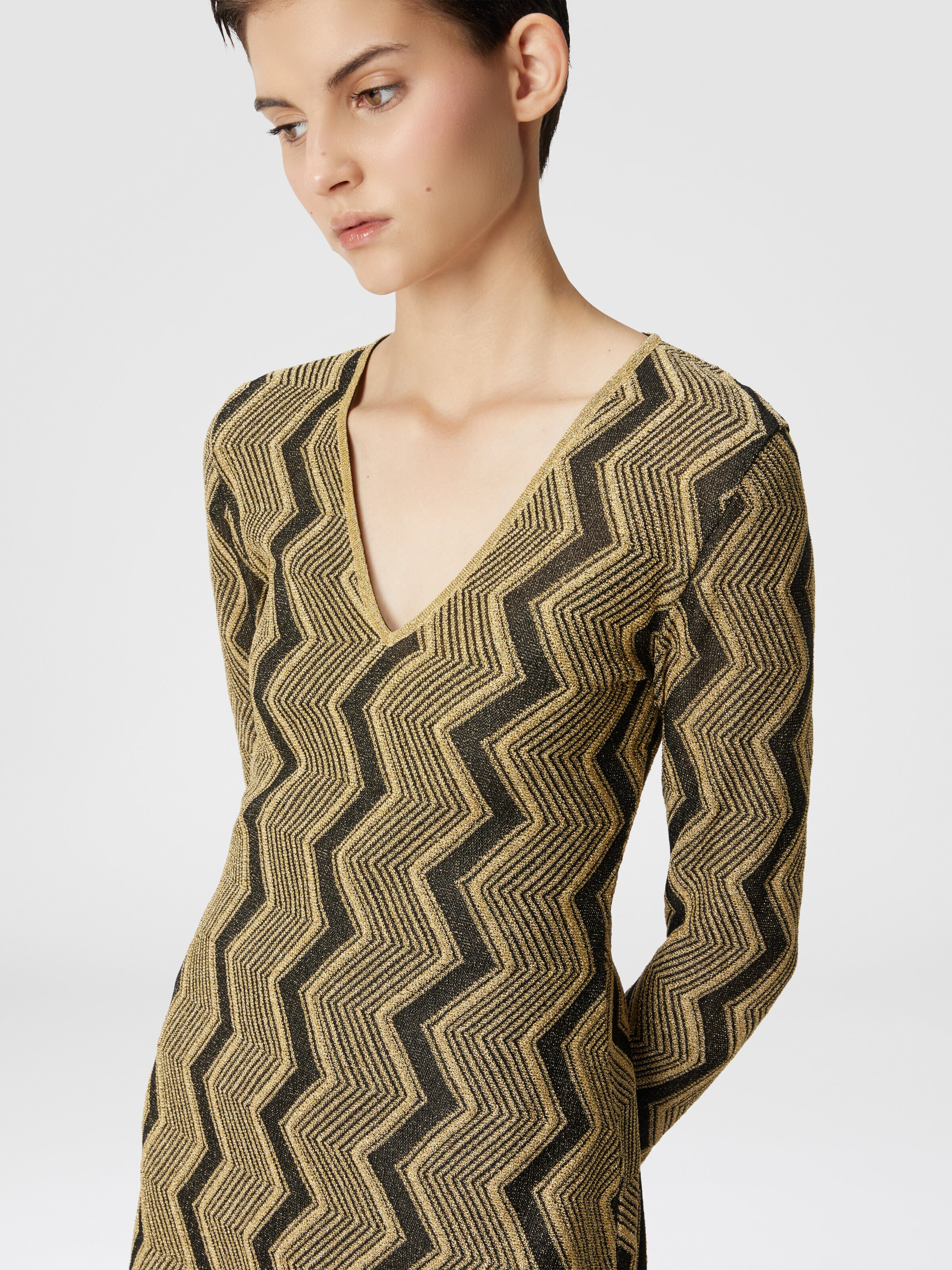 V-neck dress in lamé zig zag viscose, Black & Gold - 3
