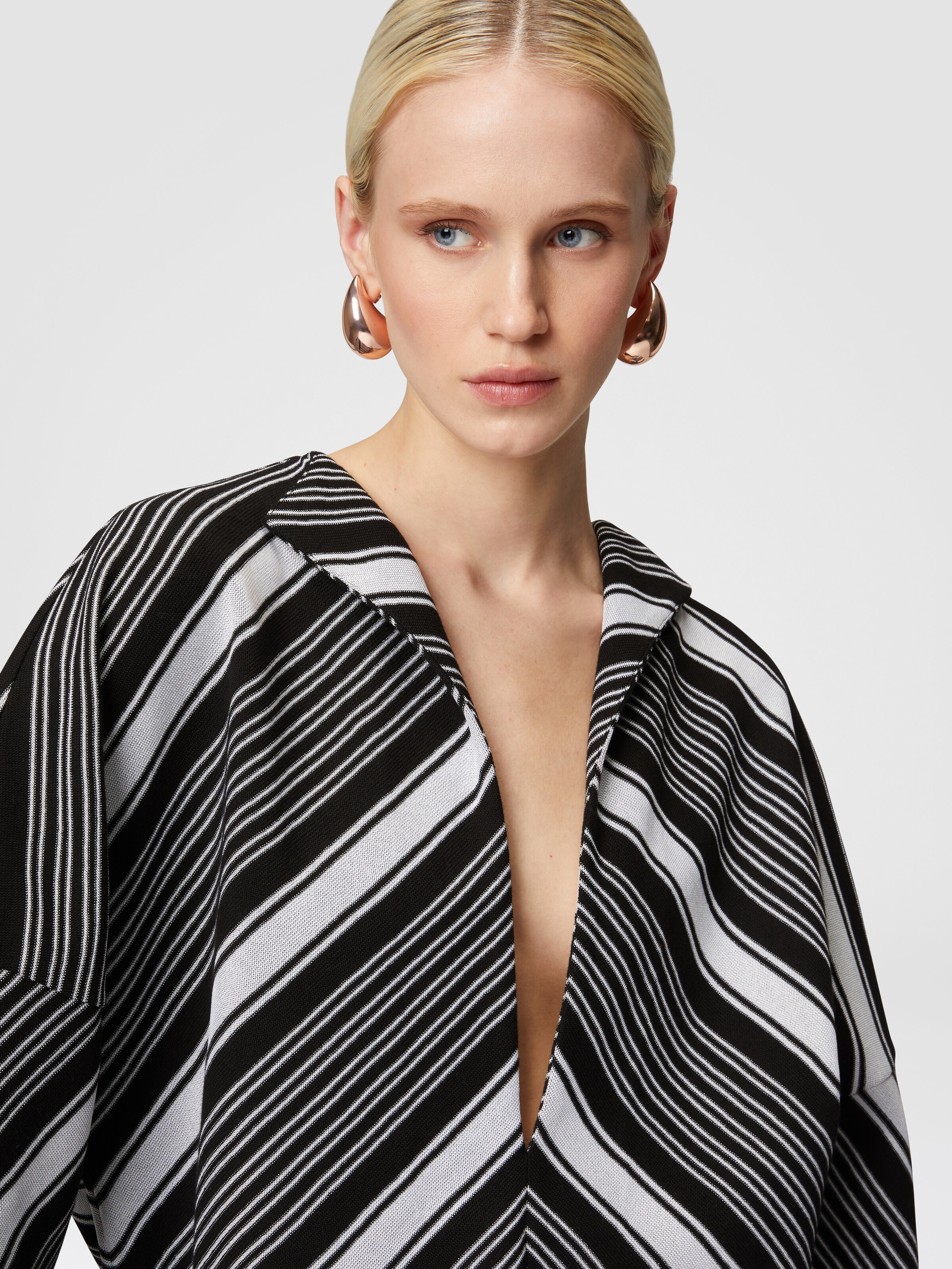 Mini robe a manches oversize et decollete en V plongeant Noir Argent Missoni
