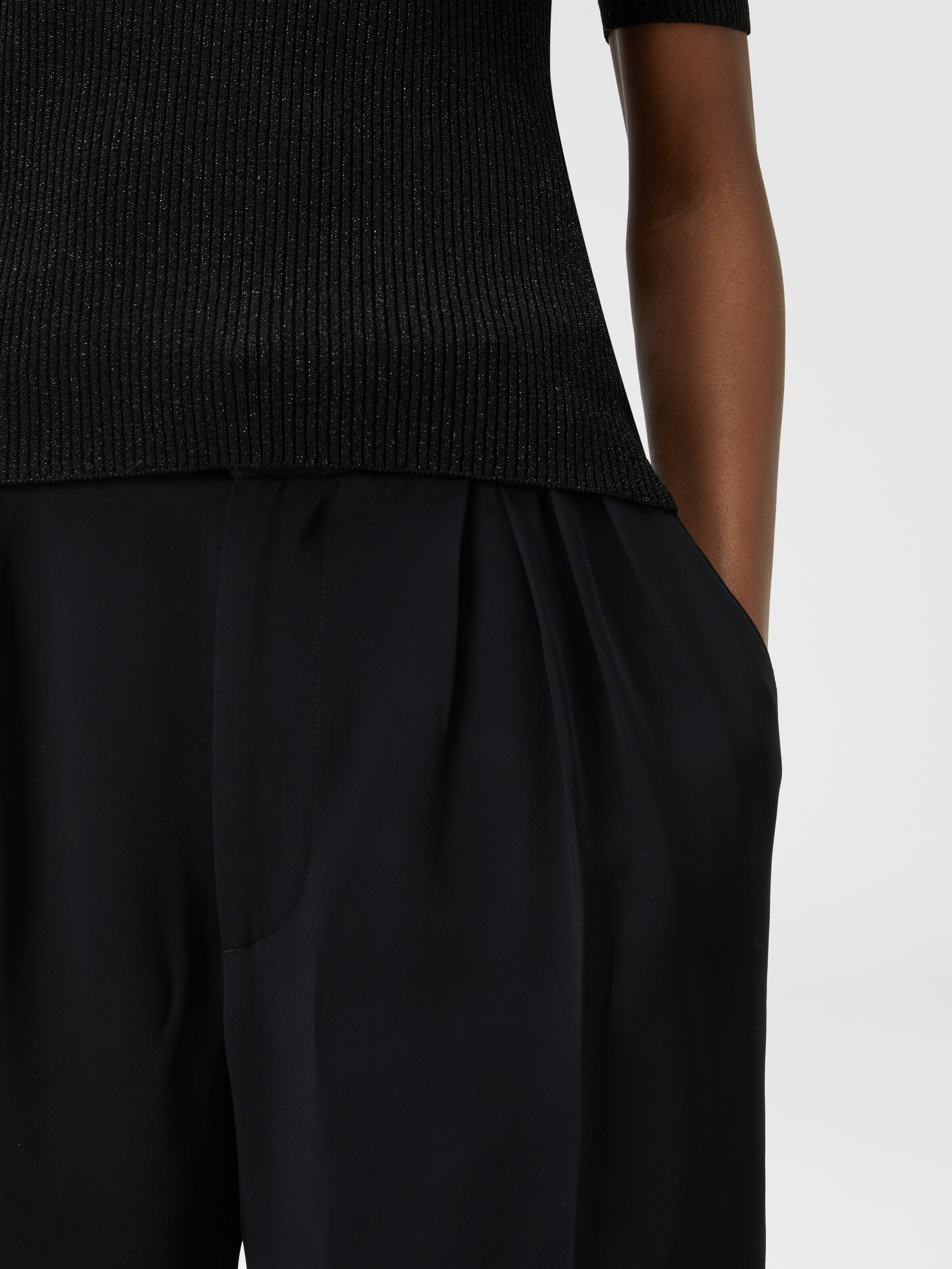 Classic viscose Bermuda shorts with chevron insert, Black    - 4