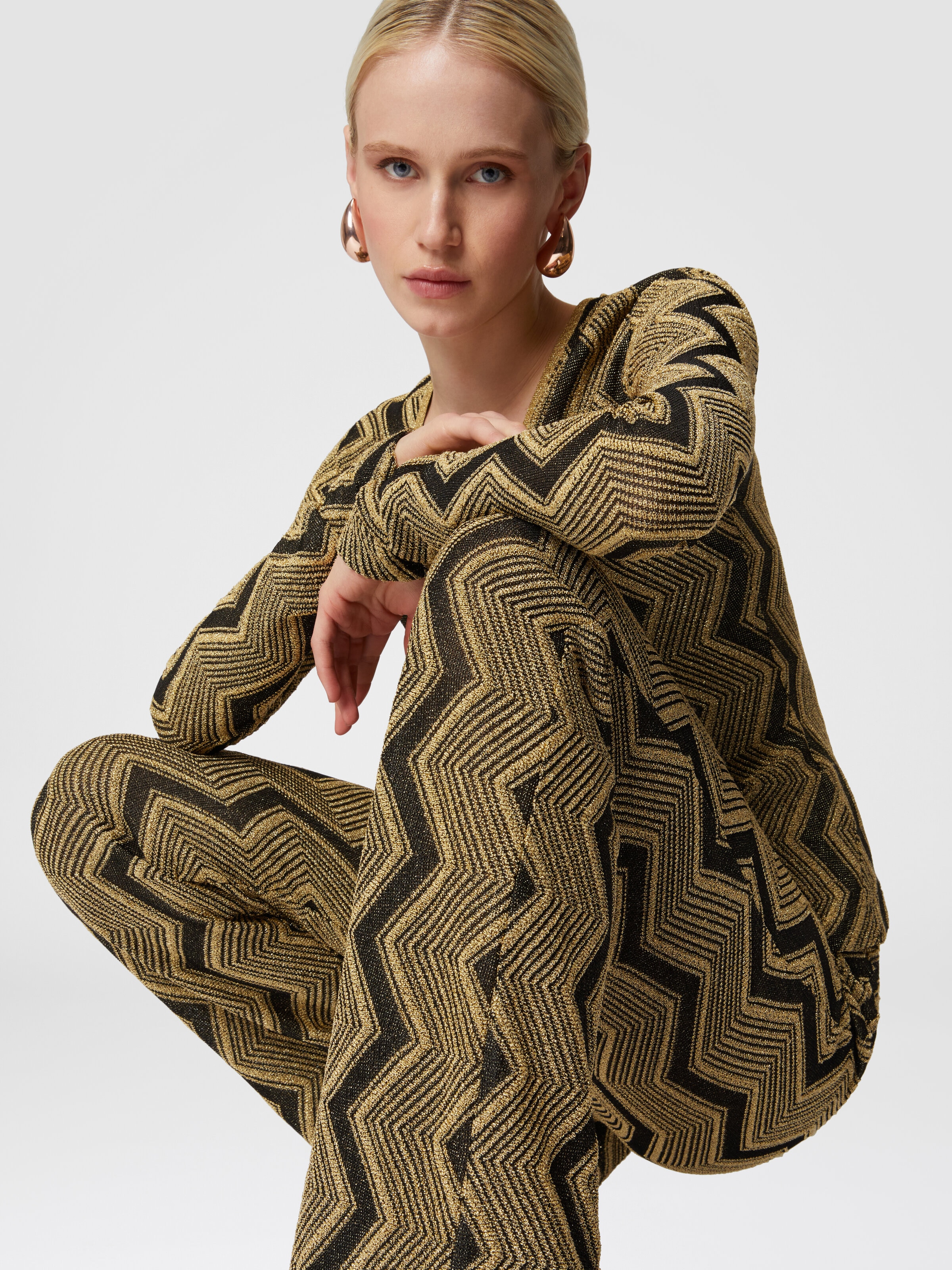 Flare trousers in zig zag lamé viscose, Black & Gold - 3