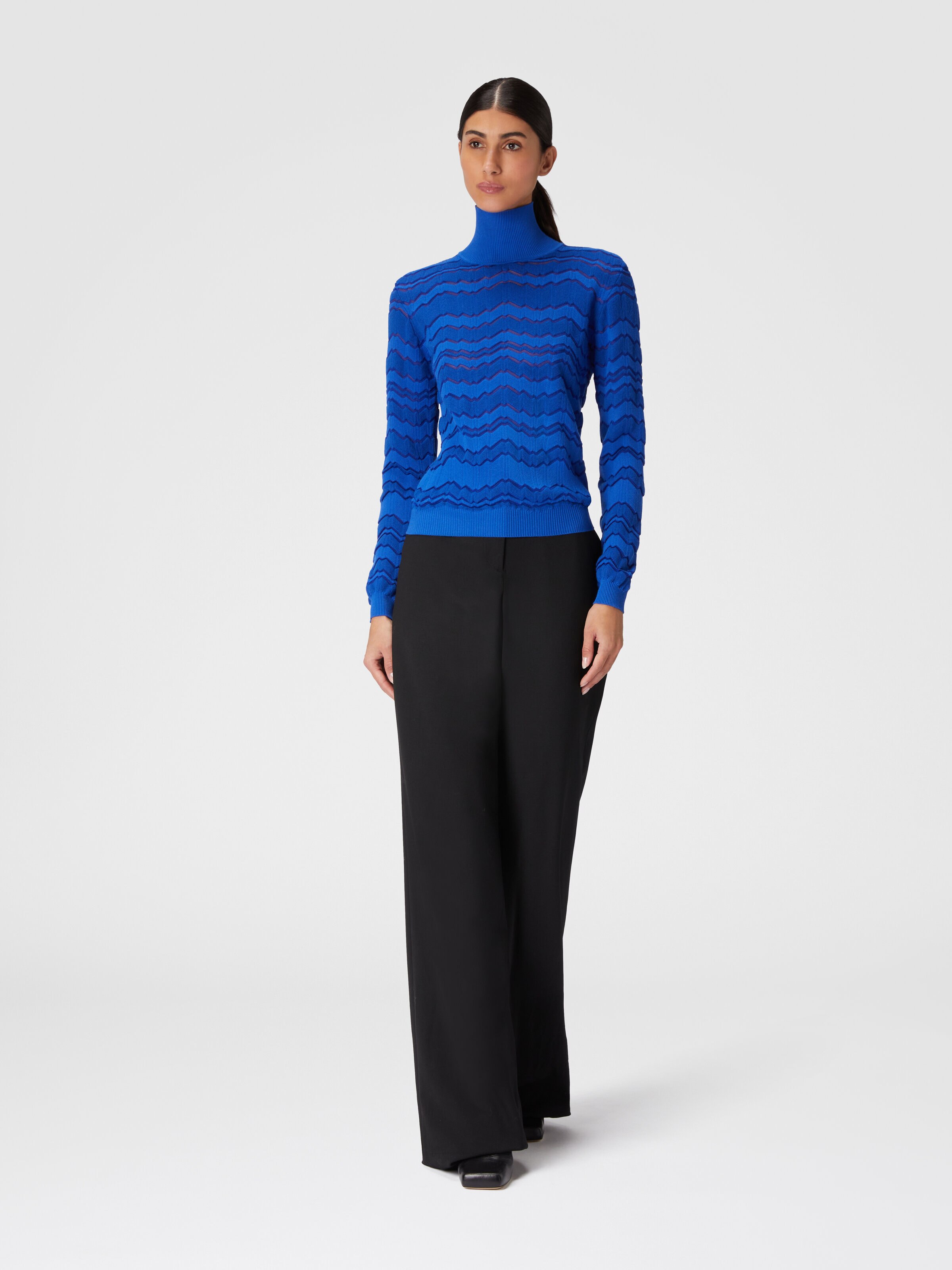 Jersey de cuello alto de viscosa y lana con zigzag tono sobre tono, Azul Oscuro - 1